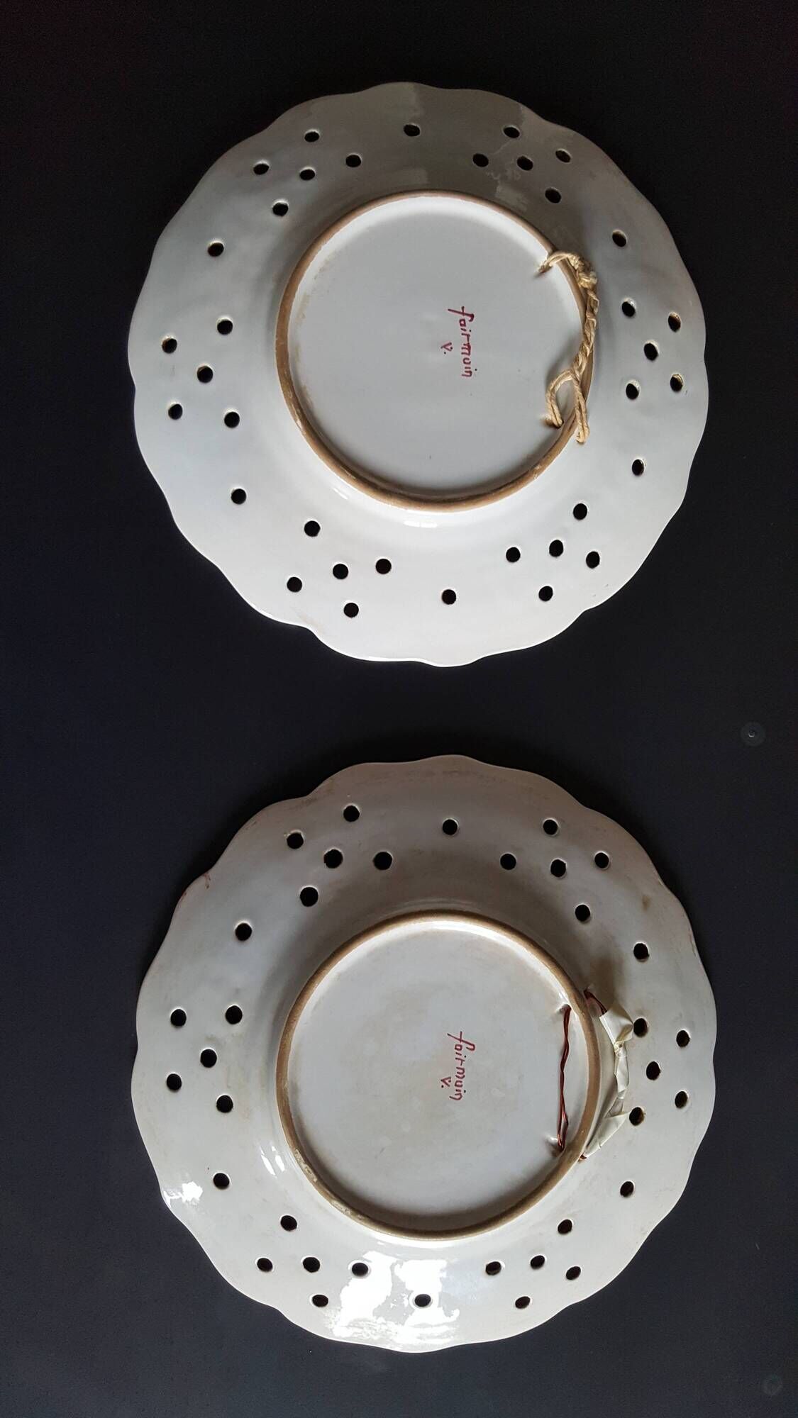 Old plates opened in handmade floral decoration