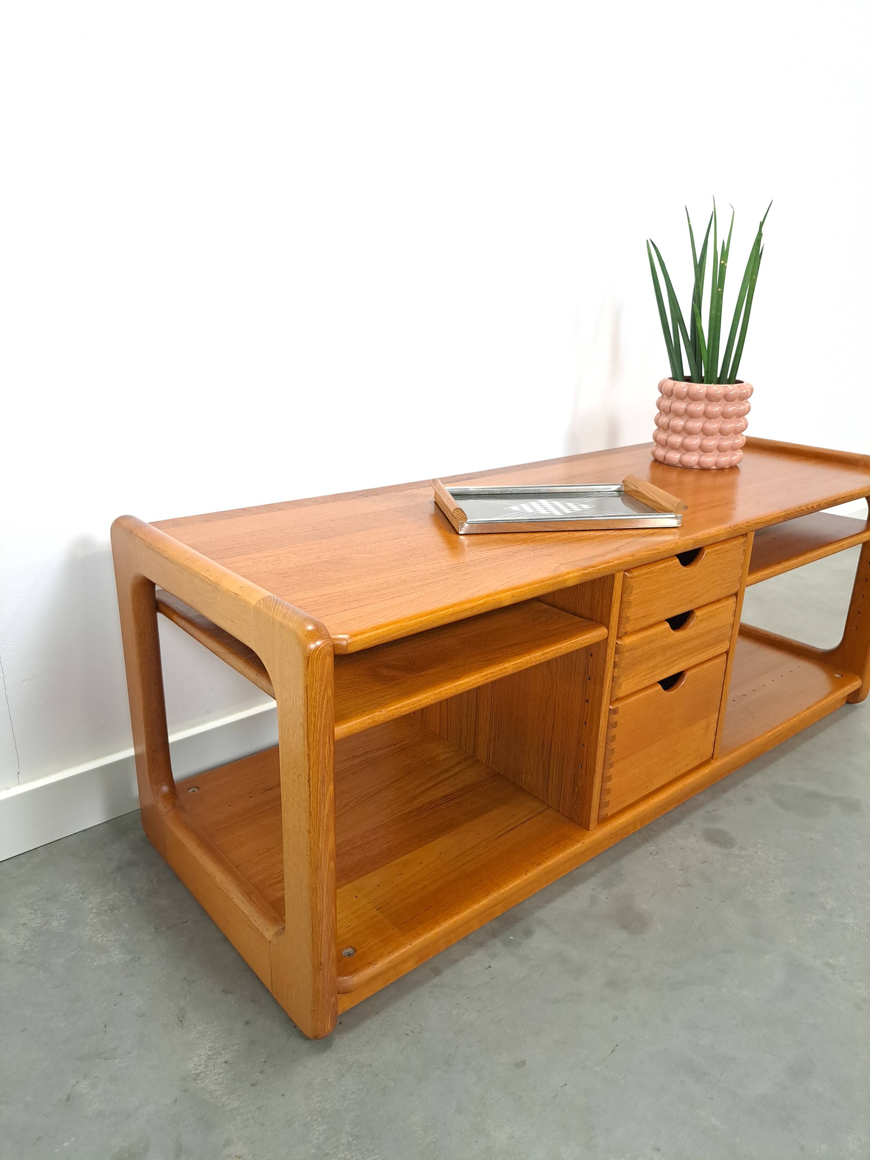 Deens design teck Dyrlund cd tv meuble vintage
