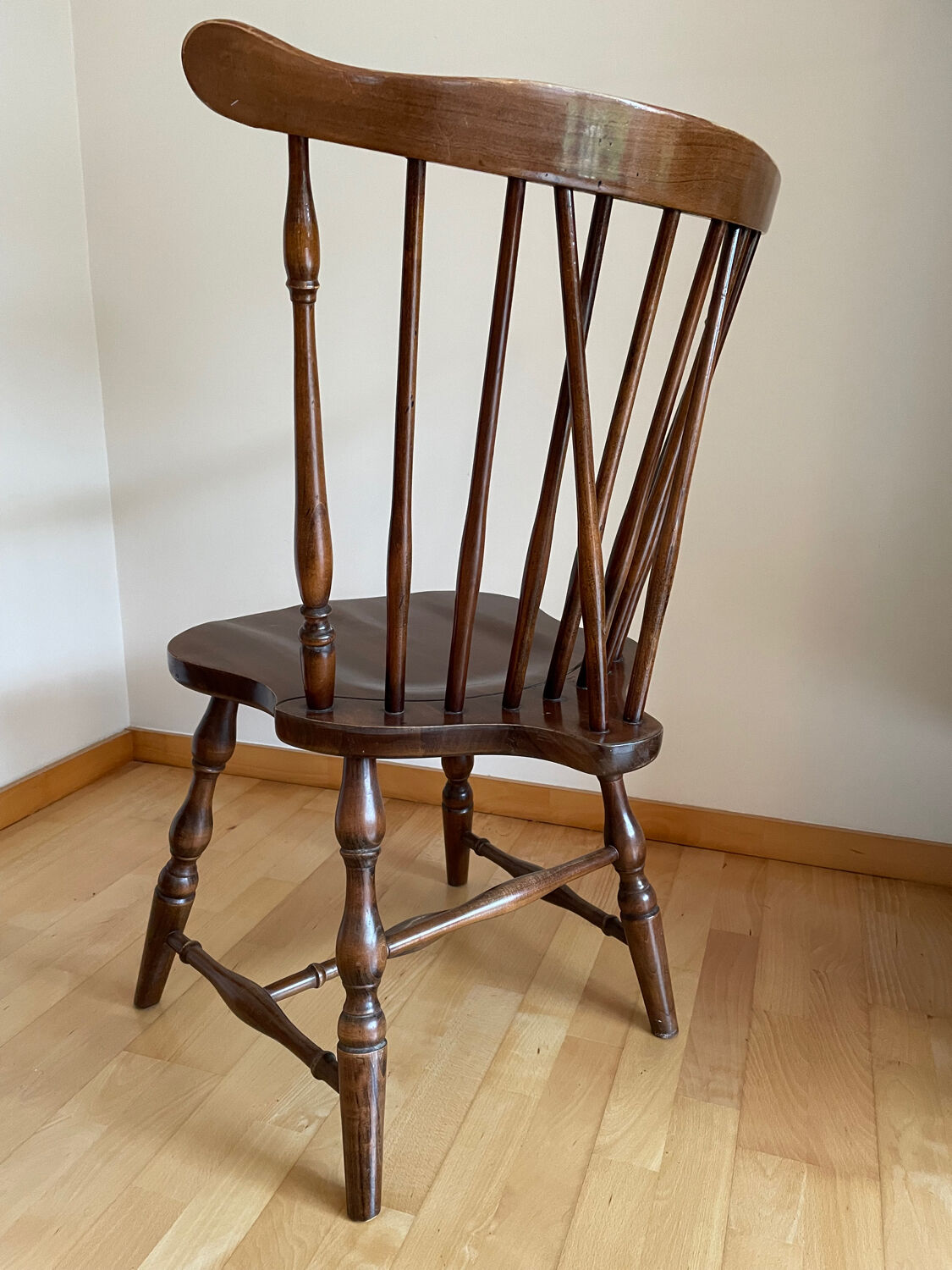 6 Duxbury Windsor style chairs by Ethan Allen.
