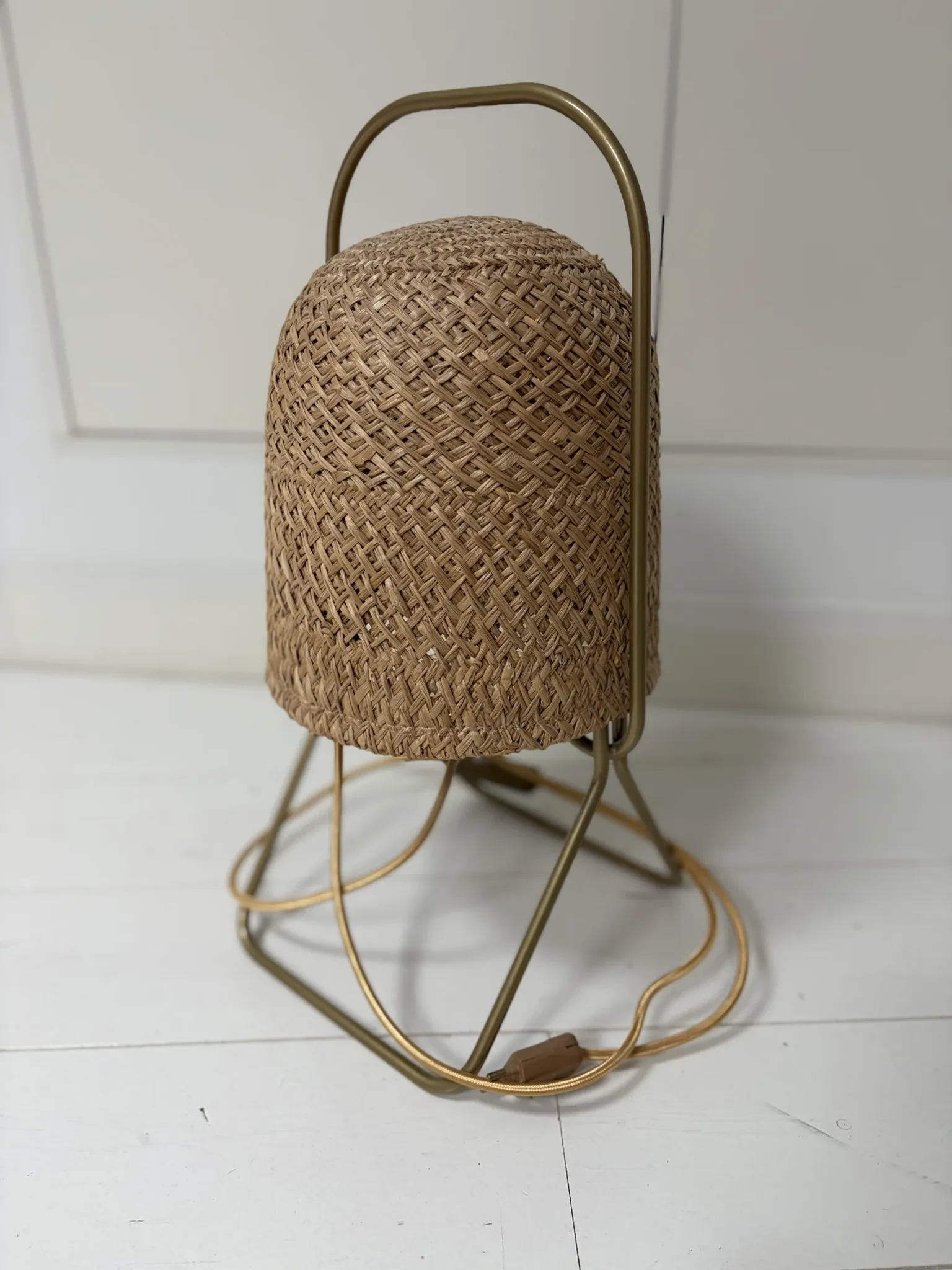 Paleae Brasilis table lamp by Brunno Jahara & Ana Voss