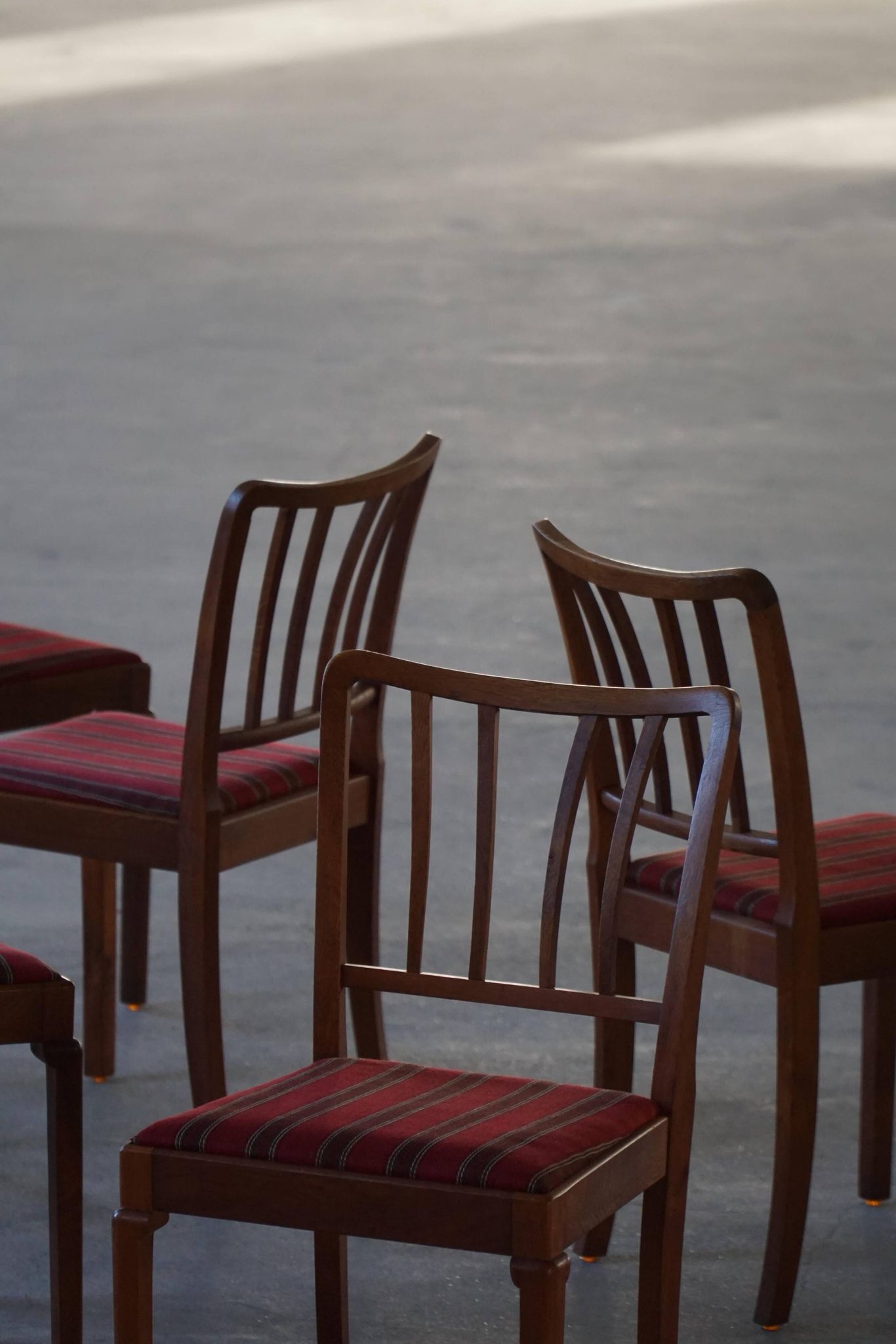 Set of 6 modern classic Danish dining chairs, oak with upholstered seats, 1950s.