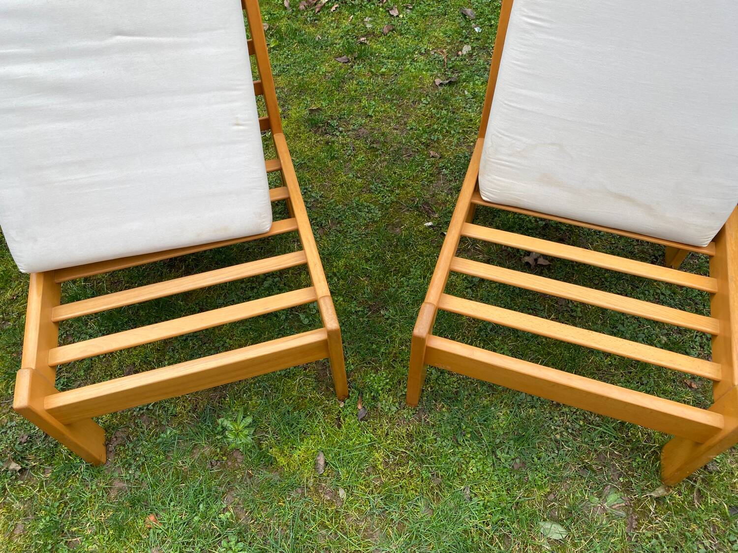 Pair of chalet-style lounge chairs in ecru cotton, circa 1960