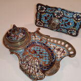 Bronze desk needs partitioned