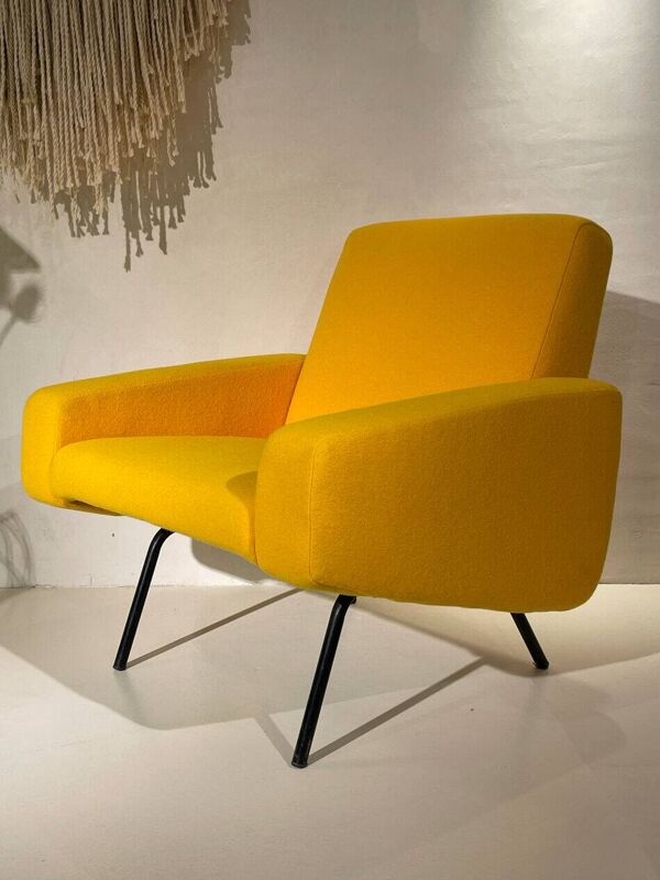 Fauteuil modèle 743 de Jospeh-André Motte édité par Steiner, vers 1958.