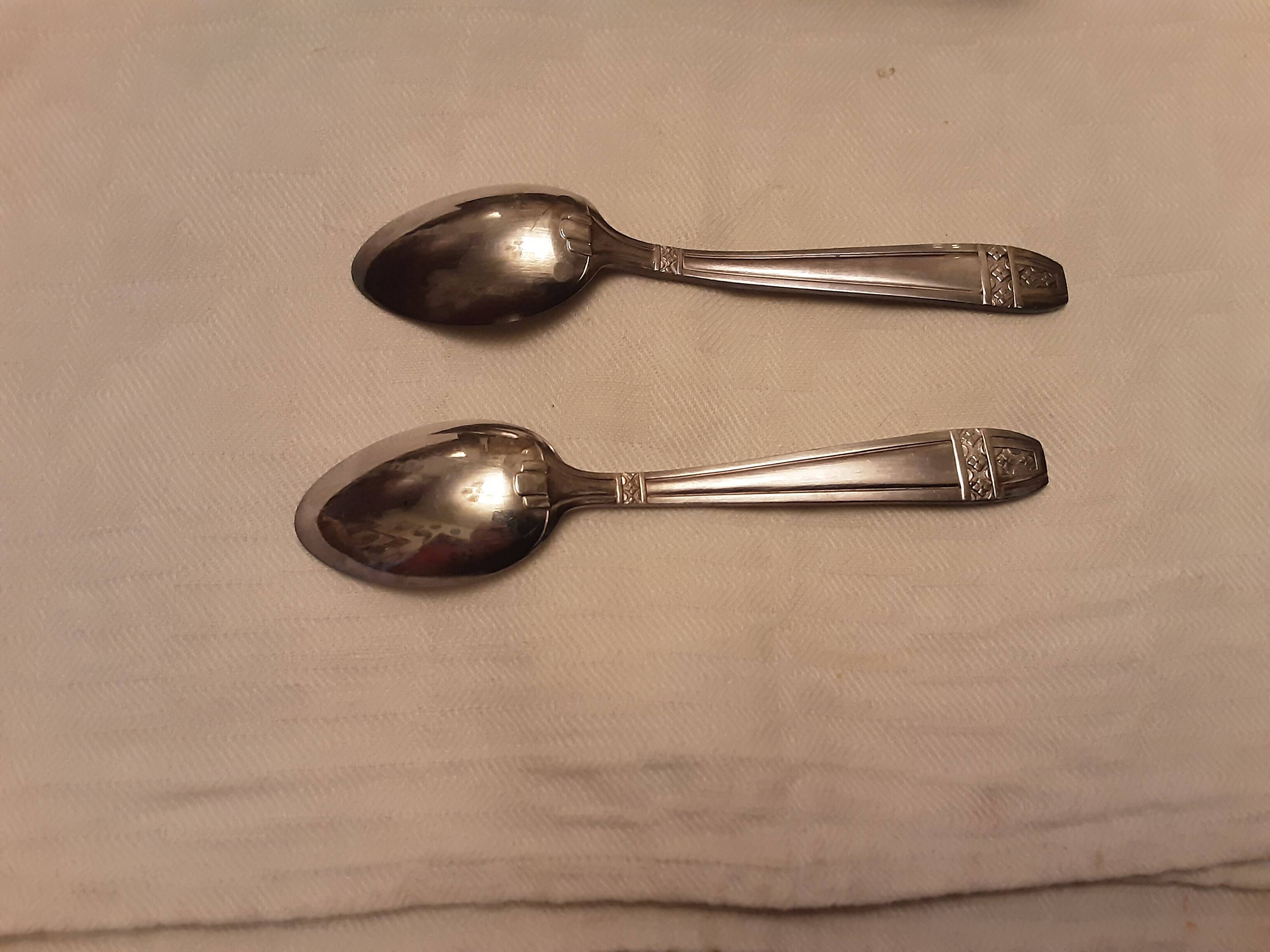 12 silver plated art nouveau teaspoons in their case