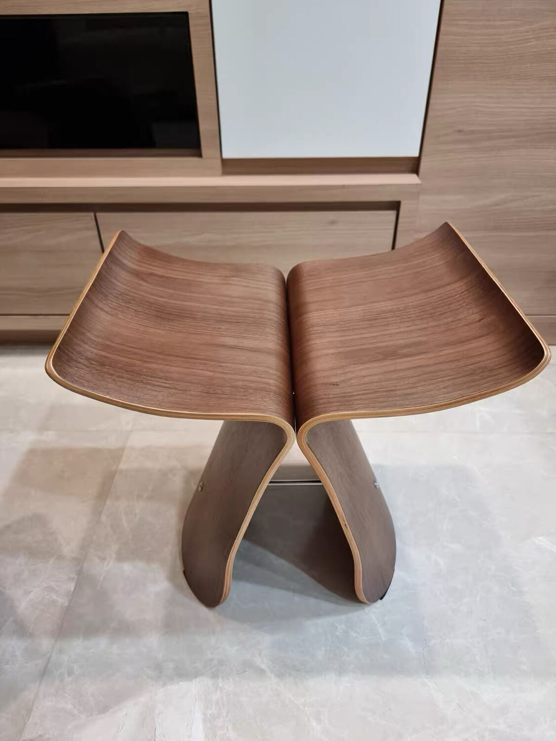 Icône du Design Japonais : Tabouret "Butterfly" de Sori Yanagi en Noye