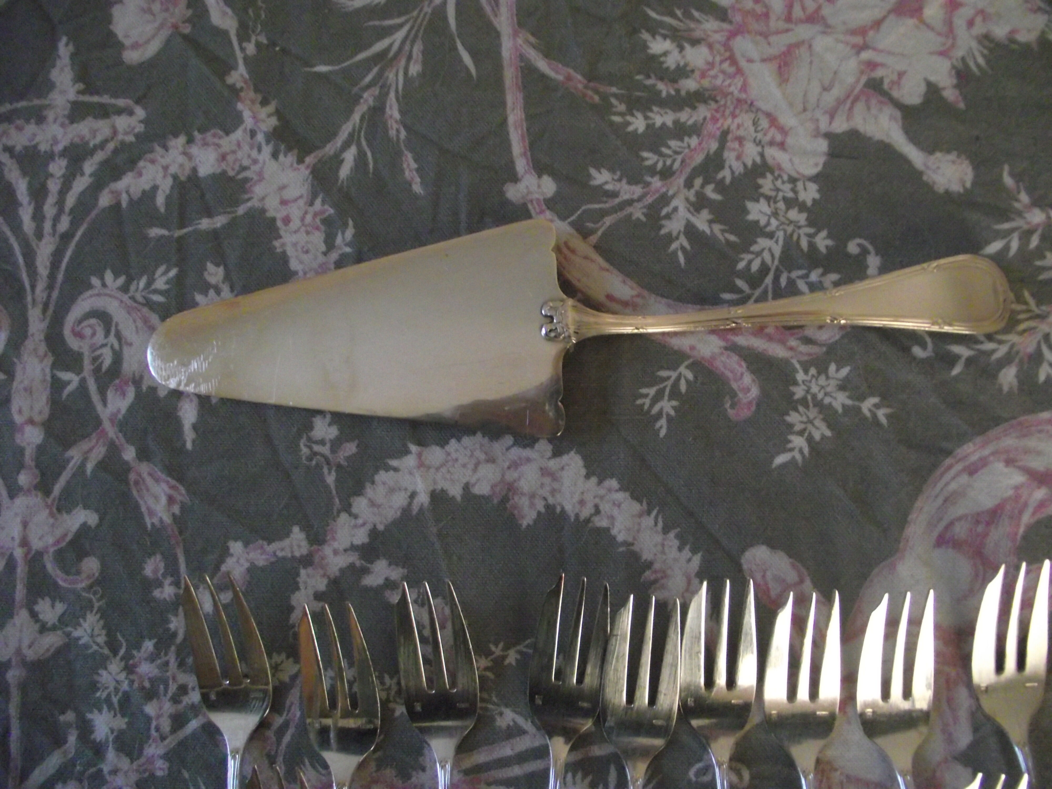 Louis XVI-style silver metal dessert service from Apollo