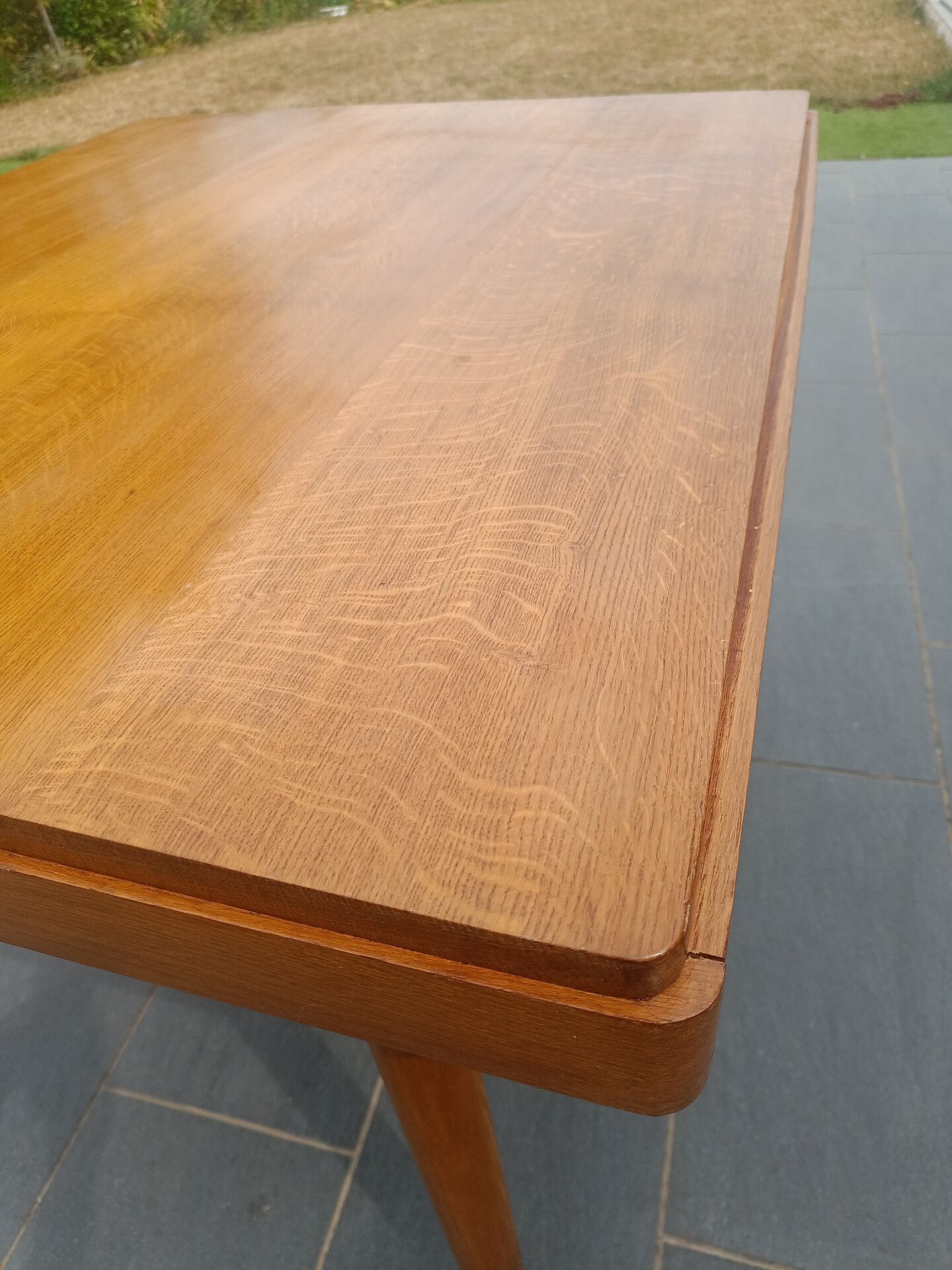 Table scandinave en chêne – 110 × 90 cm
