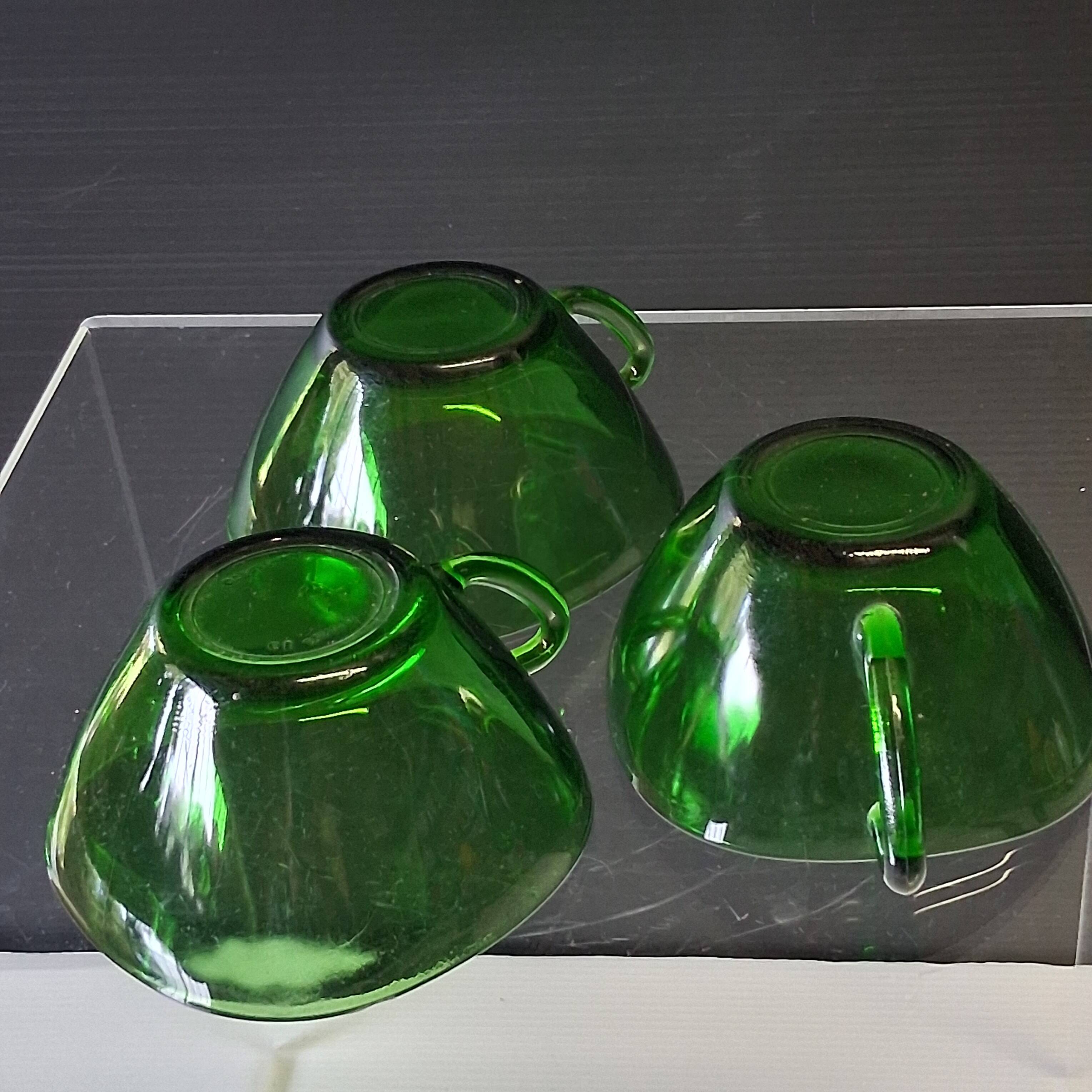 Set of 3 green glass cups from Vereco in very good condition.