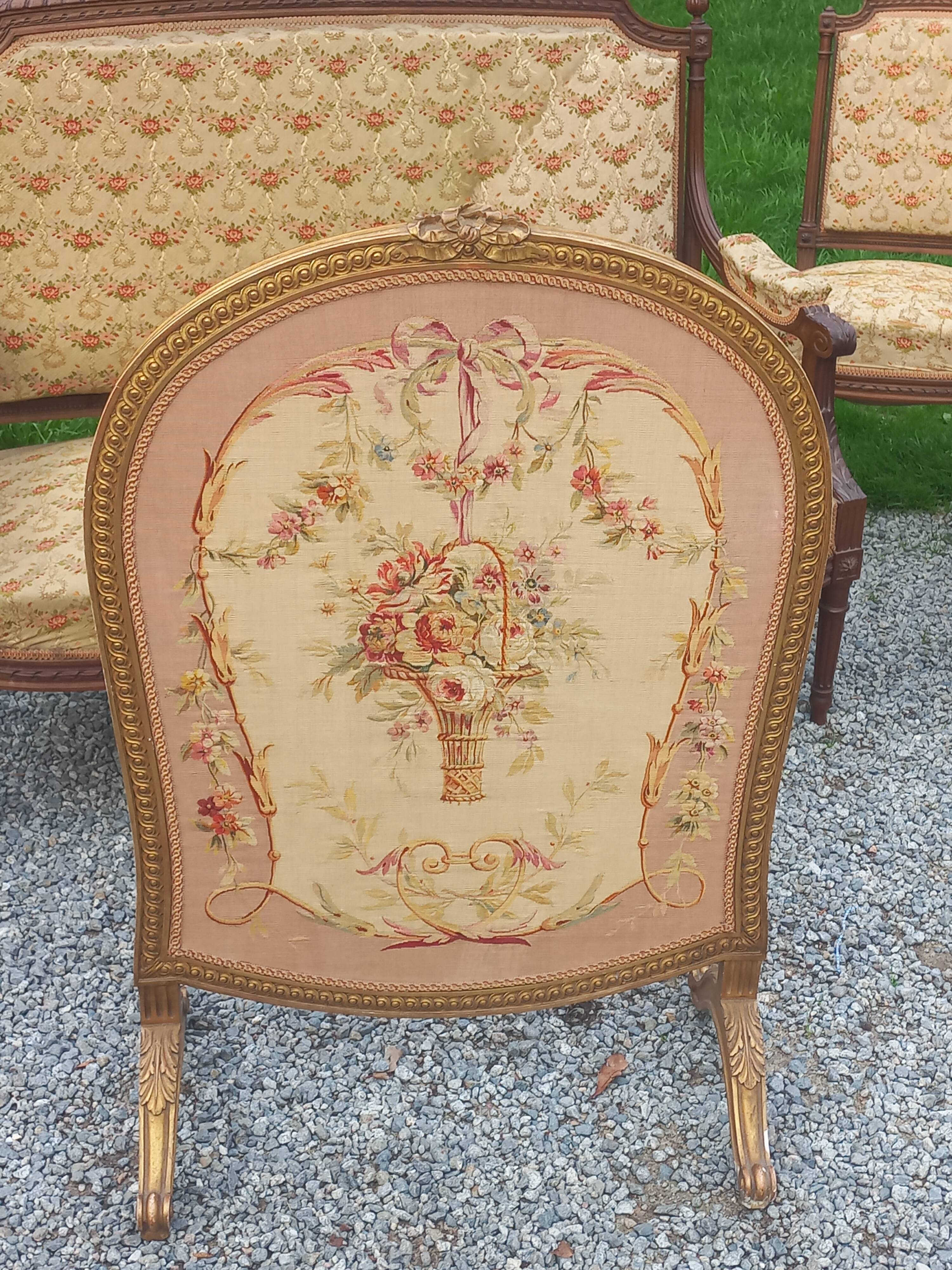 Golden wooden fireplace screen and Aubusson tapestry, 19th century.