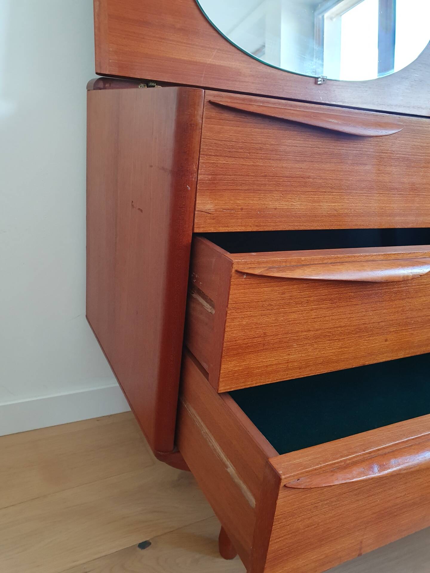 Vintage Scandinavian design dresser / vanity