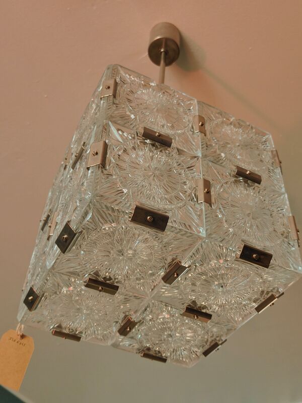 Suspension cube a facettes en verre par Jaroslav Bejvl pour Kamenicky Senov, année 1968
