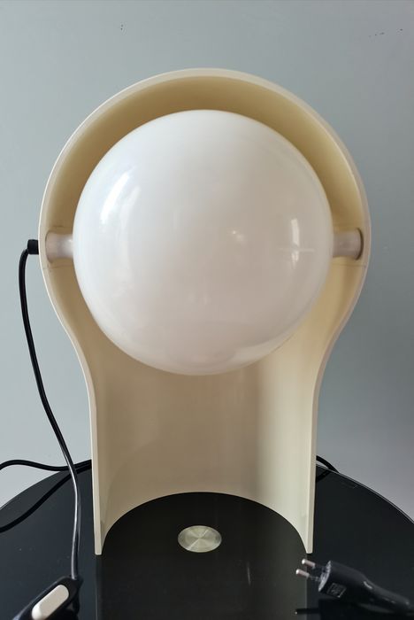 Italian table lamp "Telegono" by Vico Magistretti for Artemide