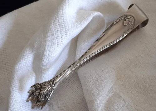 Silver-plated sugar tongs by Orfèvre PB / Mark PB and mebb