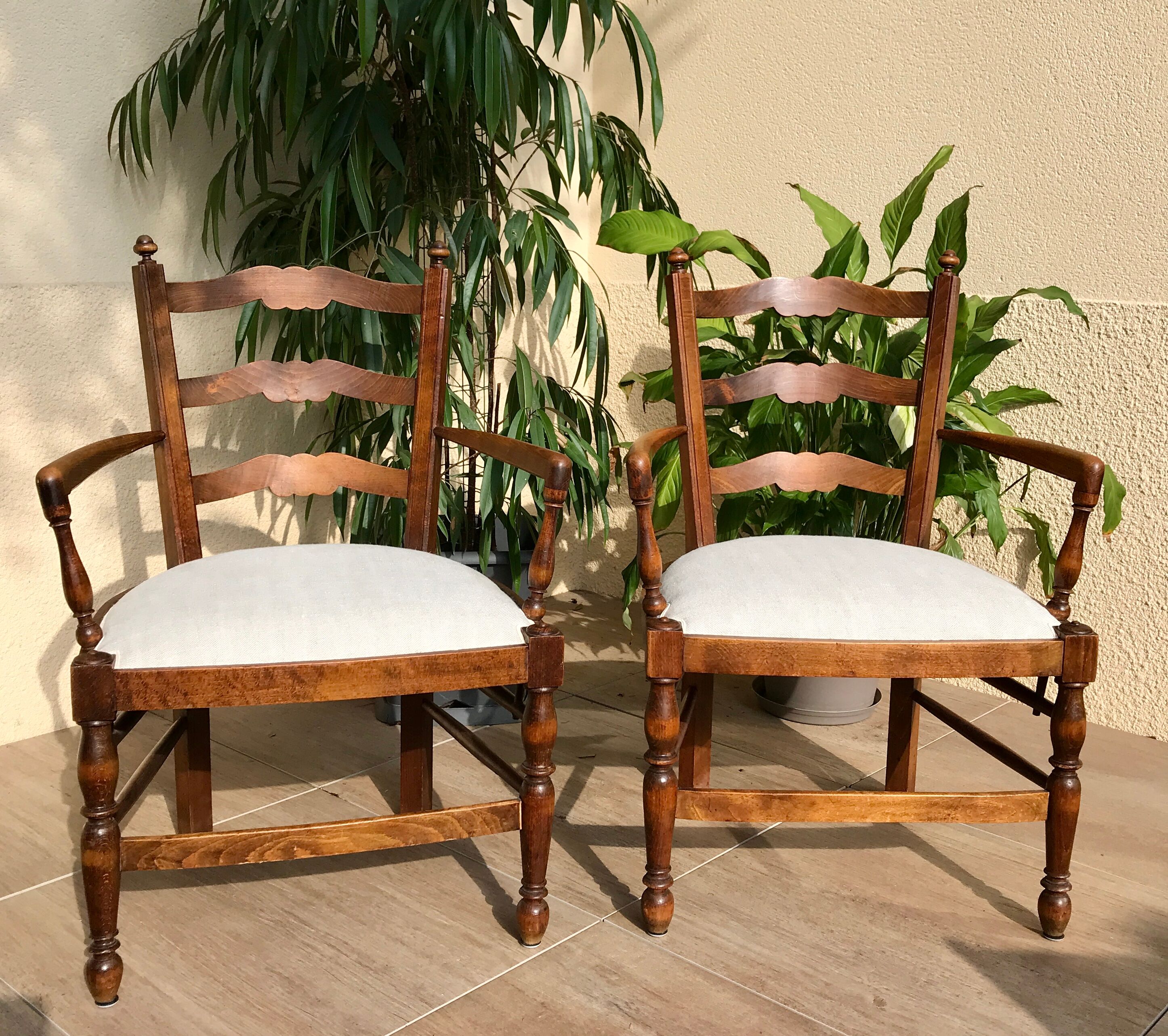 Paire de fauteuils anciens