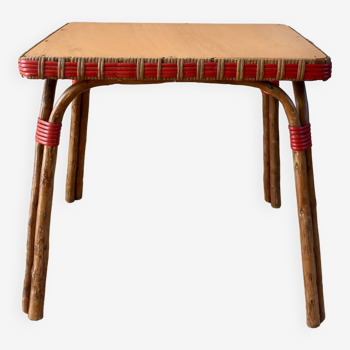 Table basse en rotin miel et rouge années 60