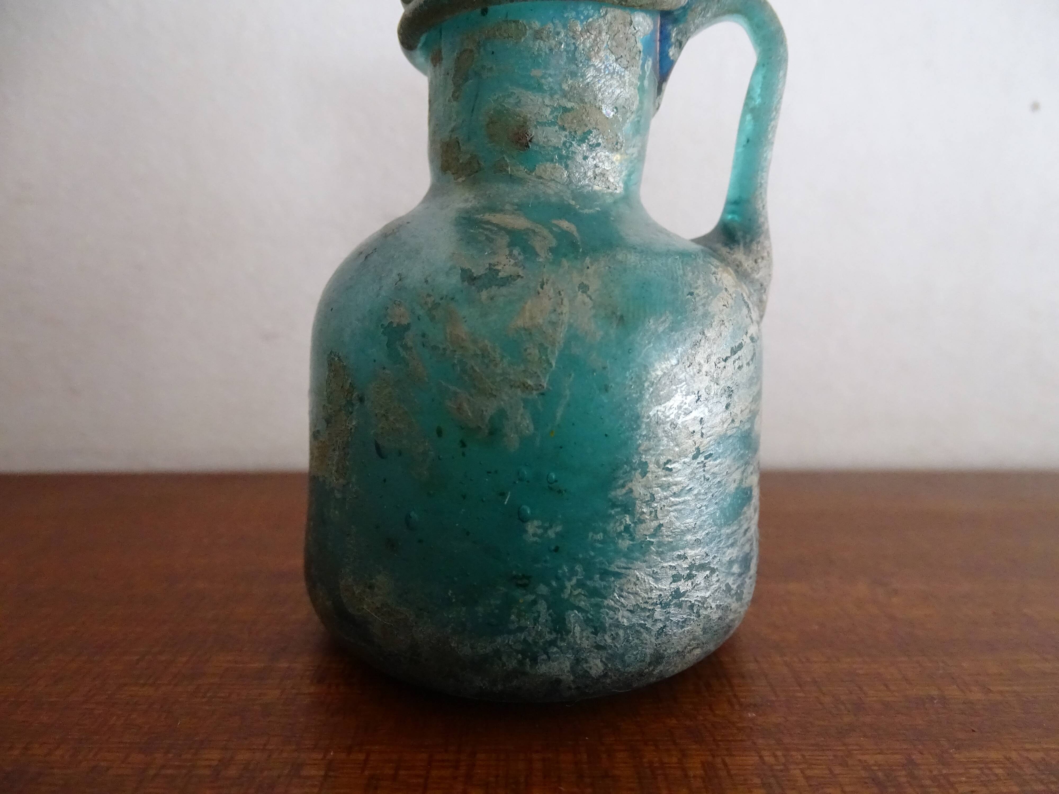 Ancient balsamaire Gallo Roman style iridescent glass paste