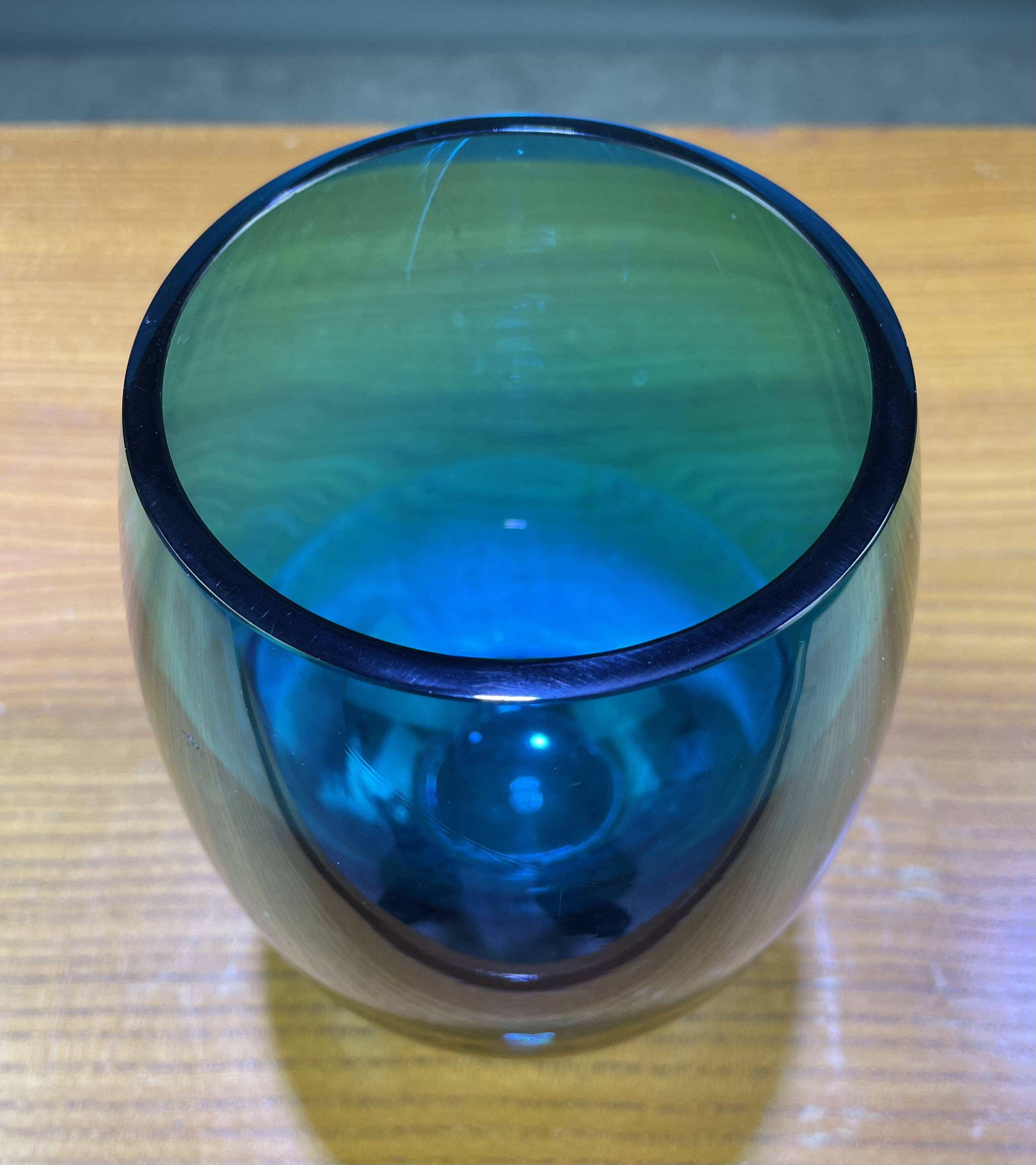 Plat en verre couleur bleu vert de forme ogive