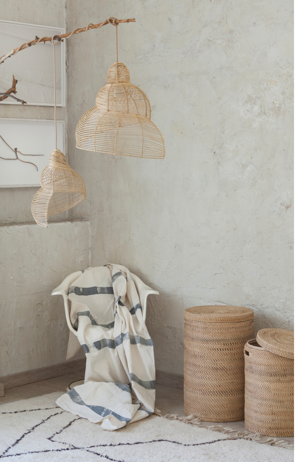 Suspension coquillage en rotin