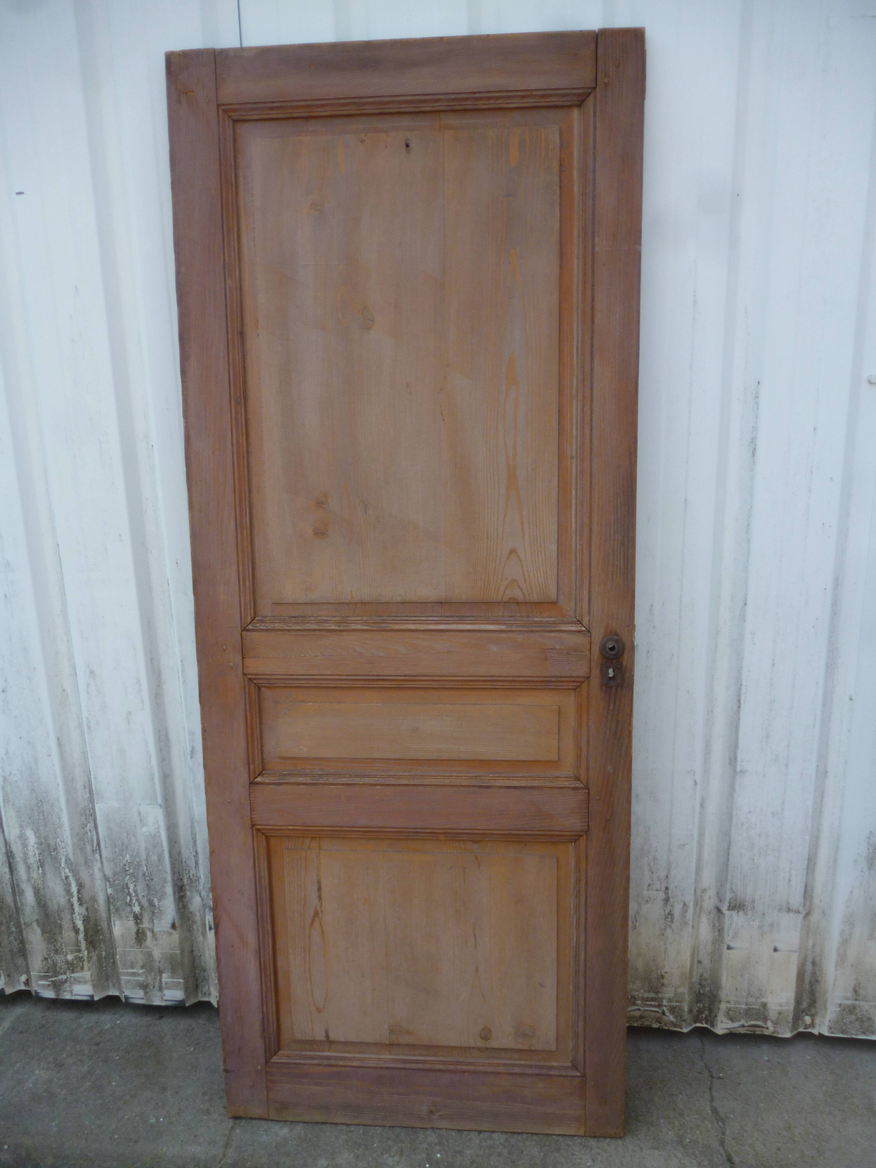 Wooden door old patina