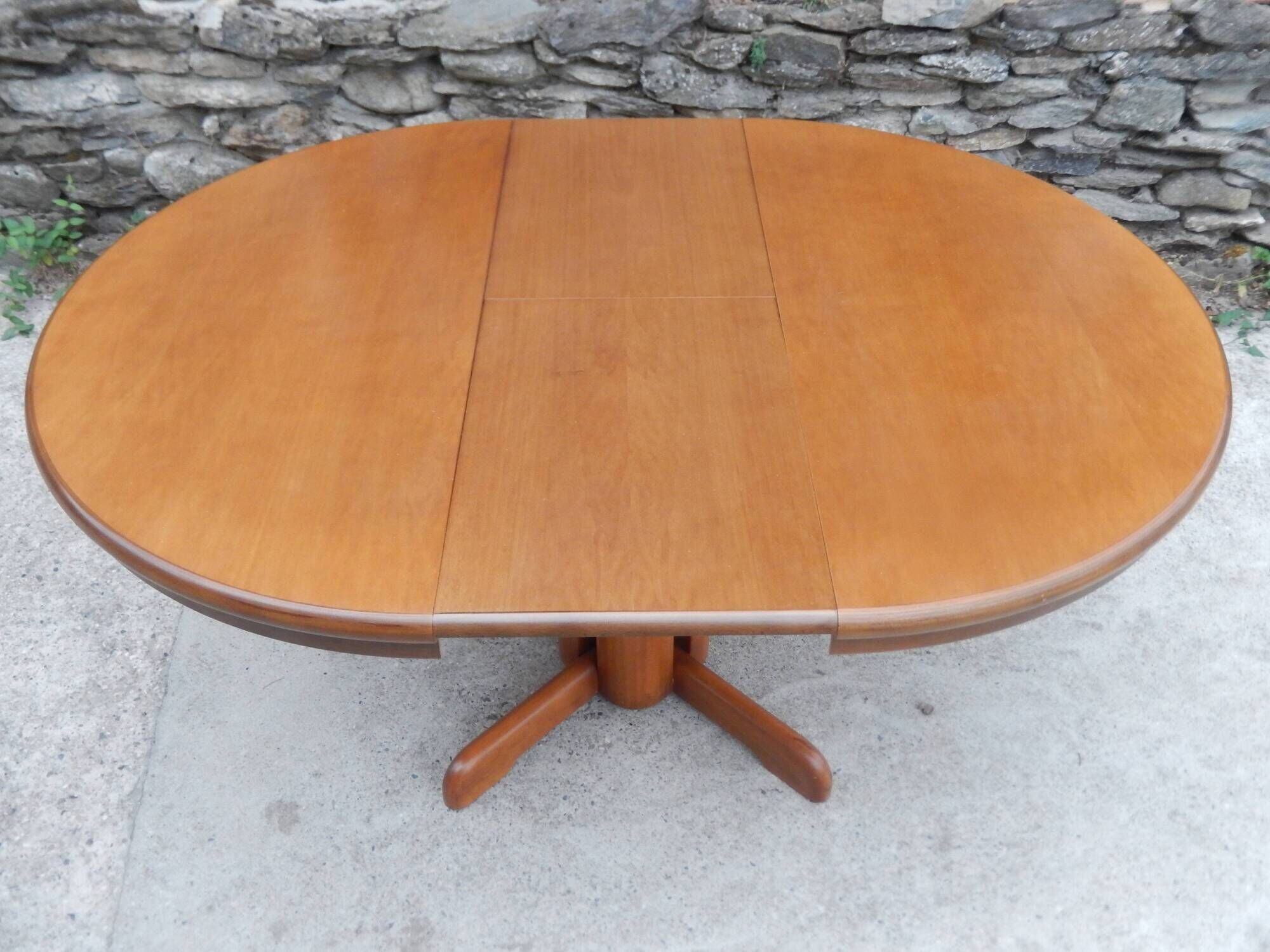 Magnifique table ronde scandinave à rallonge style Regain / Baumann