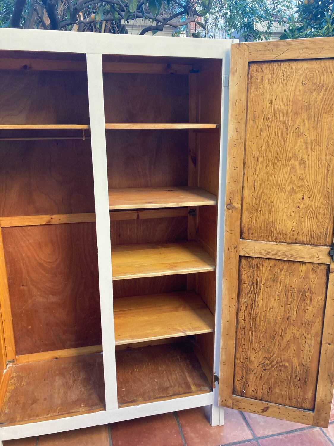 Armoire parisienne