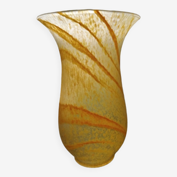 Vase en pâte de verre marmoréen jaune orangé