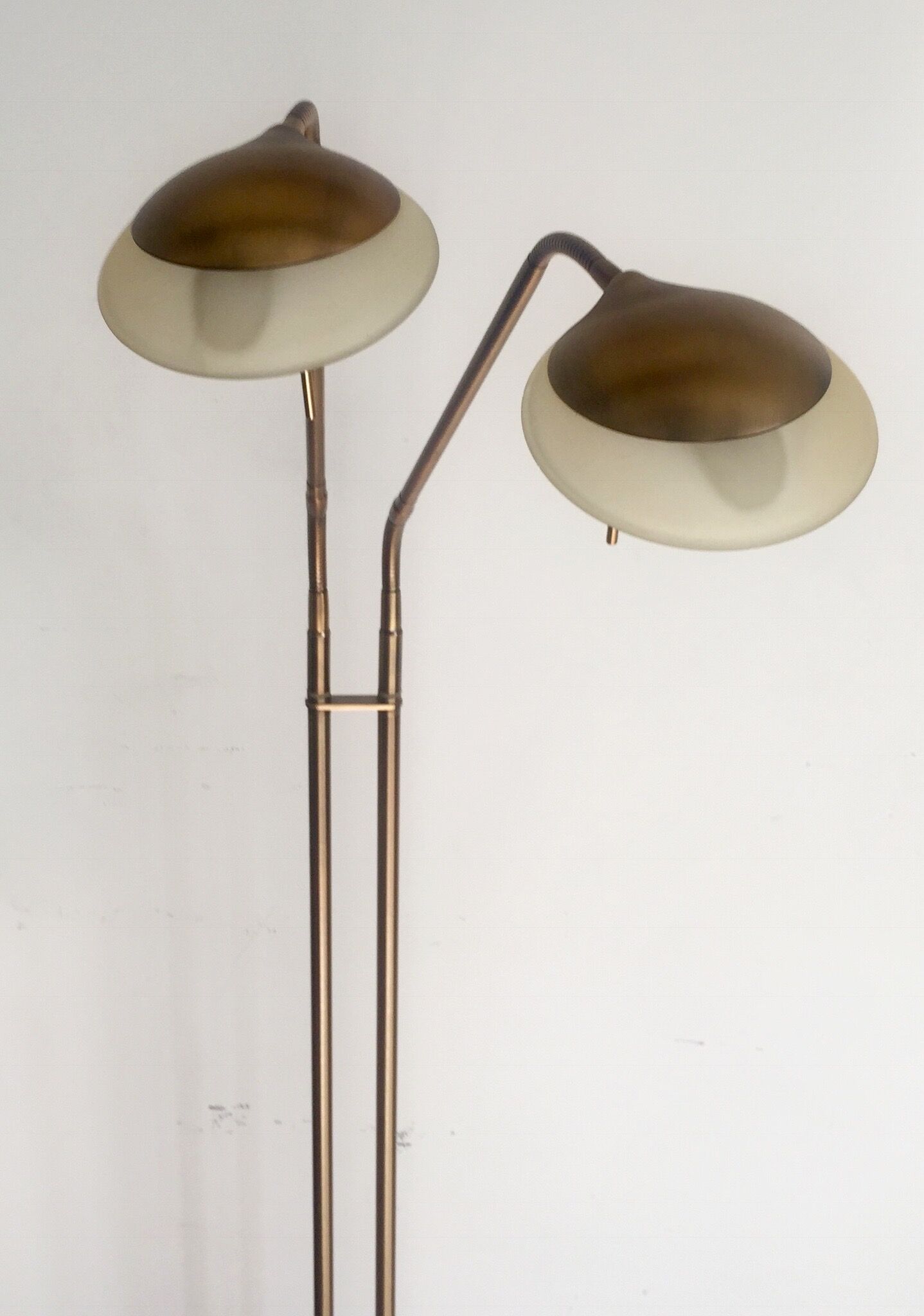 Vintage reader lamppost with 2 flexible arms