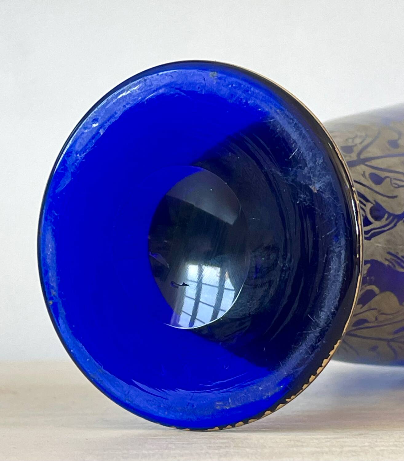 Vase en verre émaillé Art Nouveau.