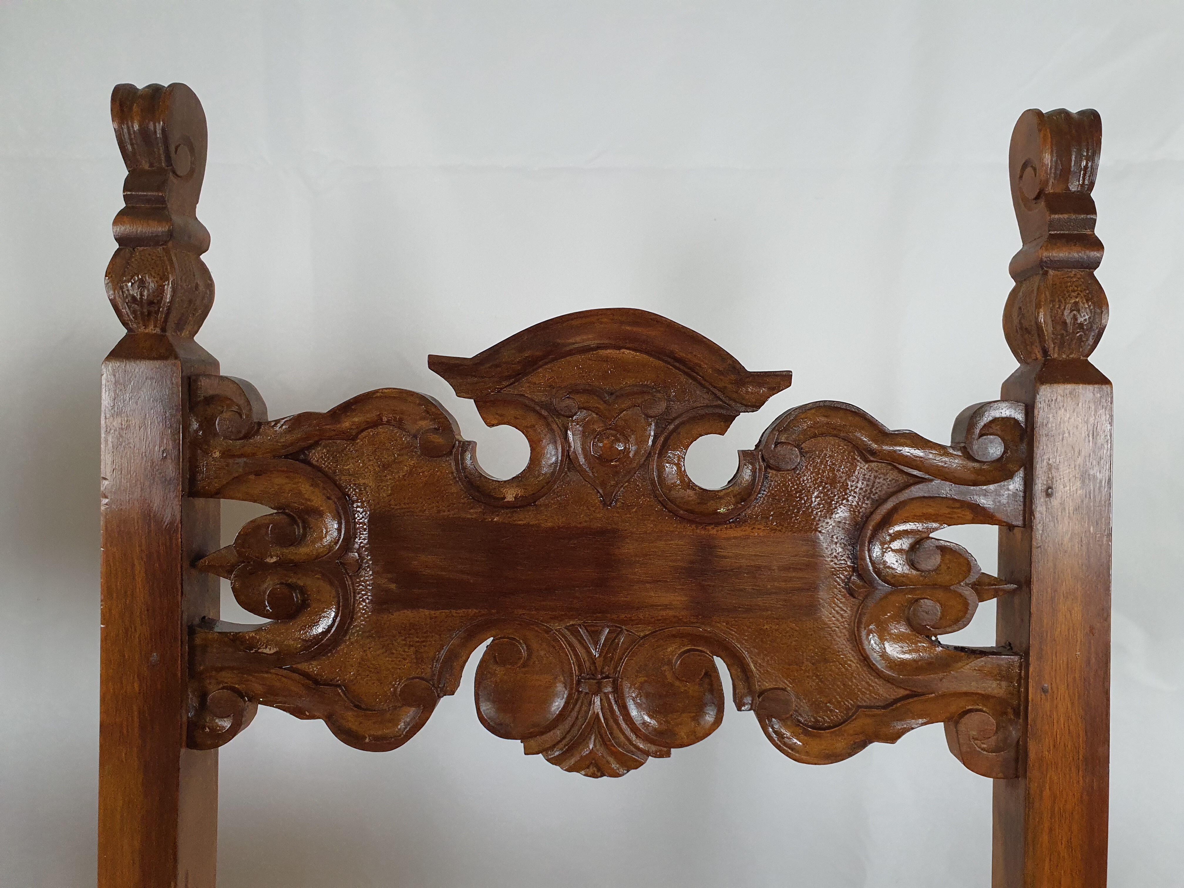 Pair of Renaissance chairs from the early 1900s