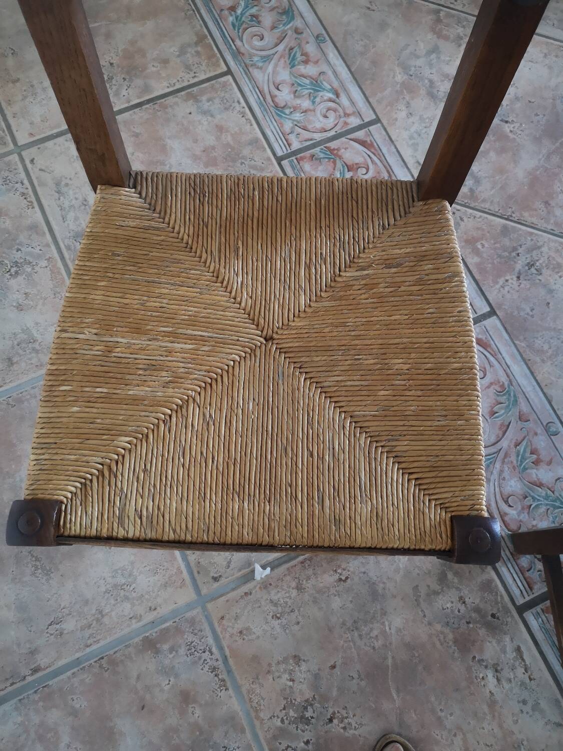 Set of 5 straw chairs