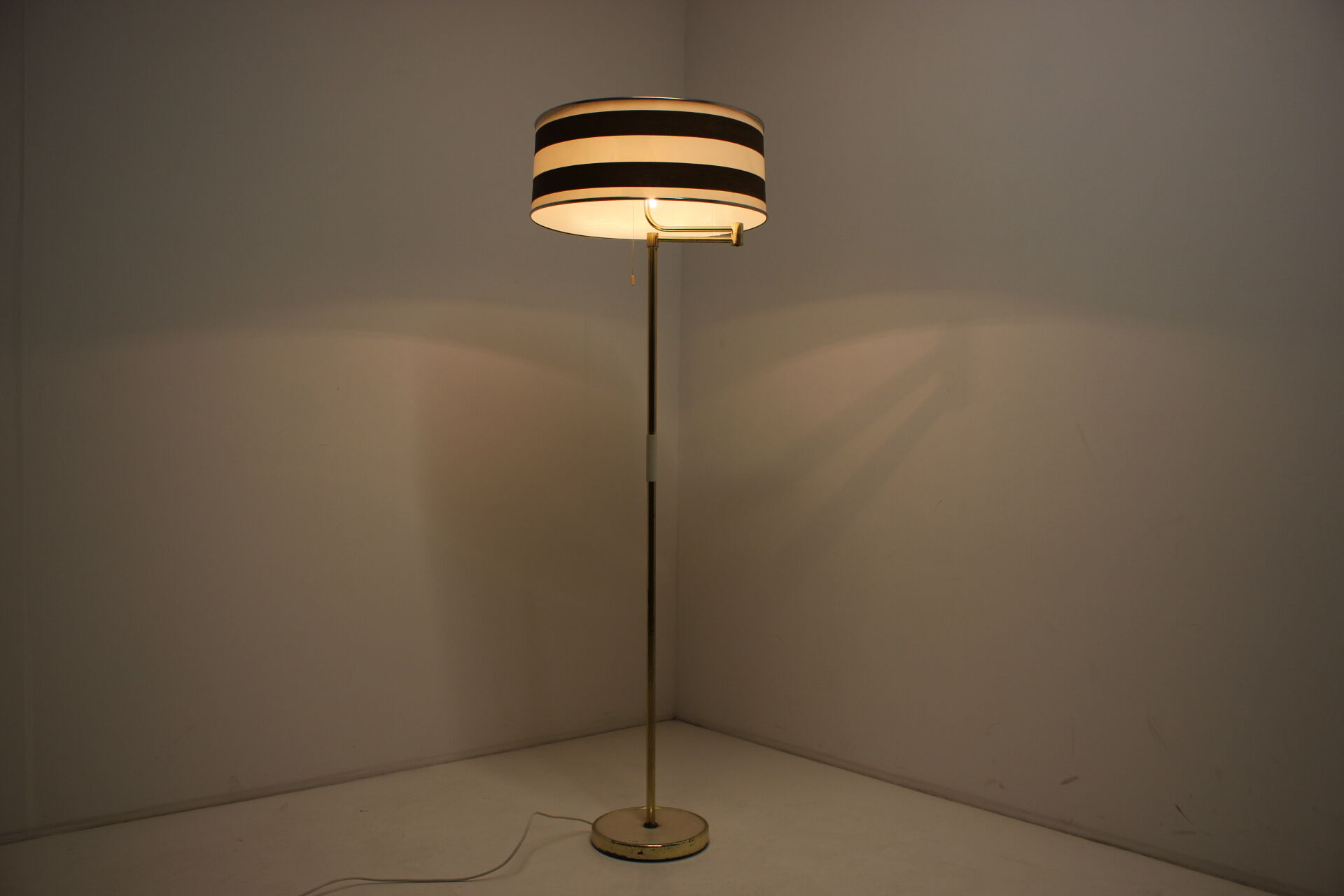 Mid-century adjustable floor lamp, 1970's.