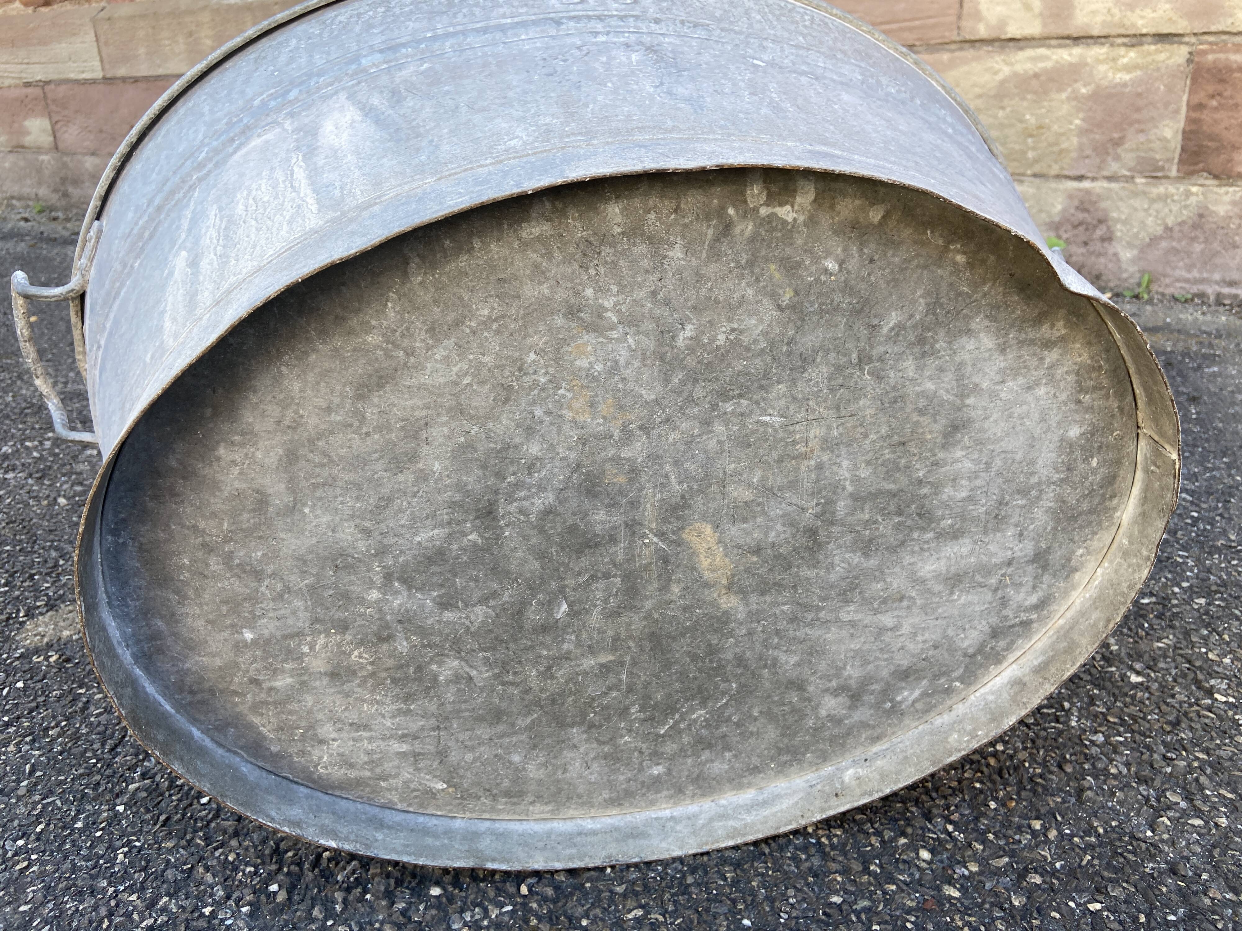 Vintage zinc basin 60 liters