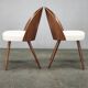 Ensemble de quatre chaises restaurées d'Antonin Suman des années 1960.