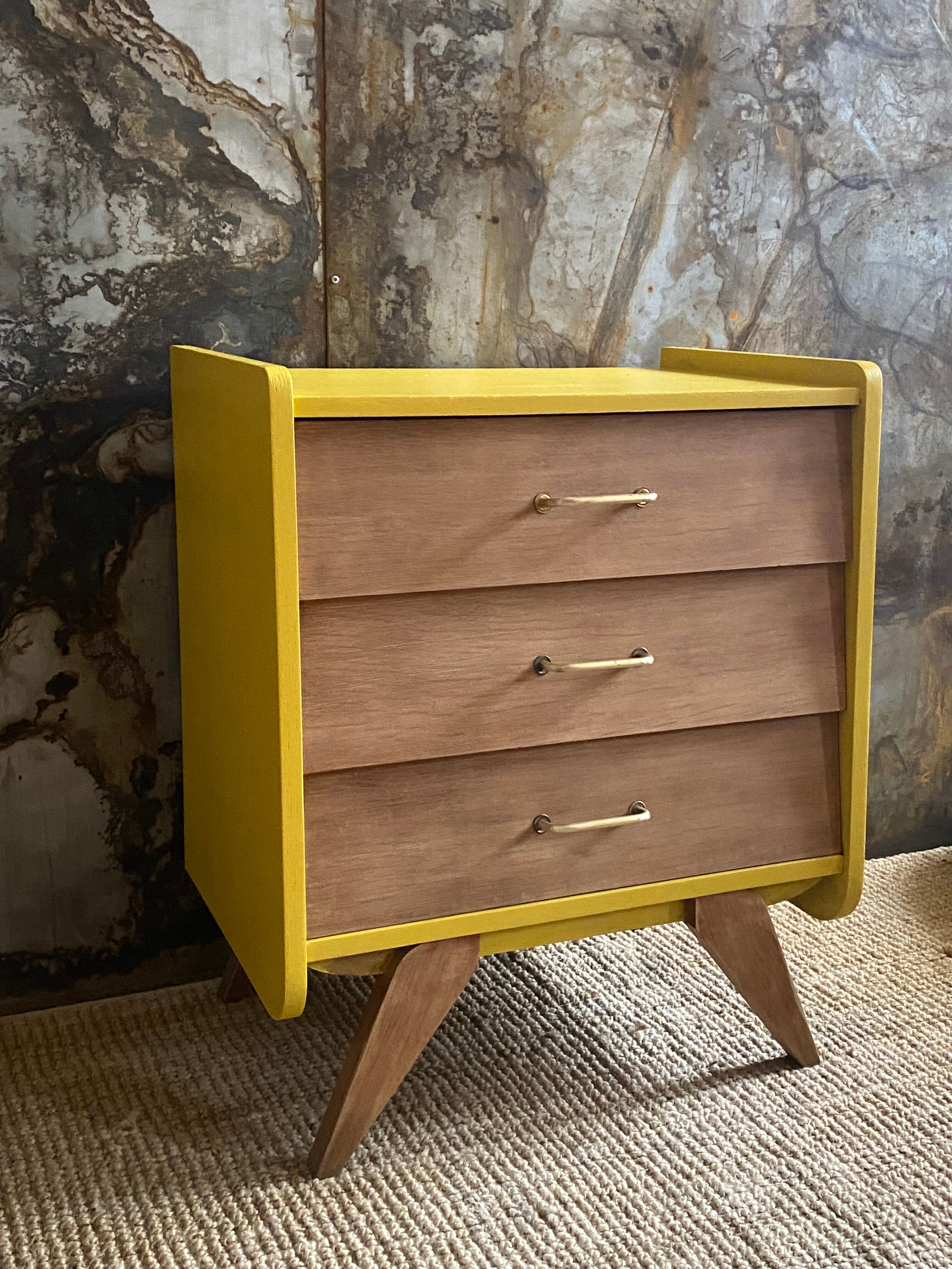 Dresser raw wood & ochre