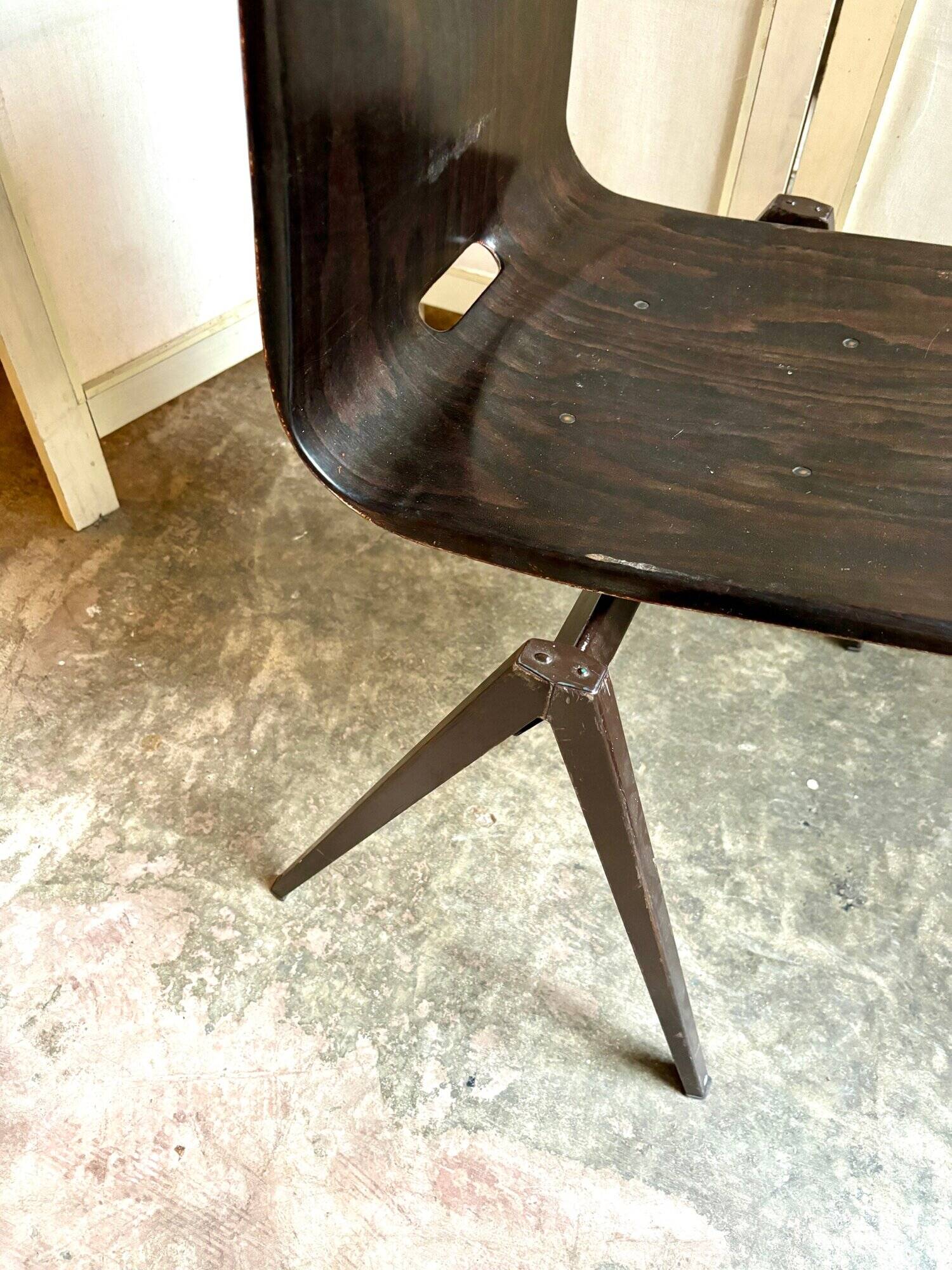 “Galvanitas S22” chair by Pagholz