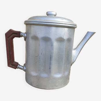 Ancienne cafetière en aluminium