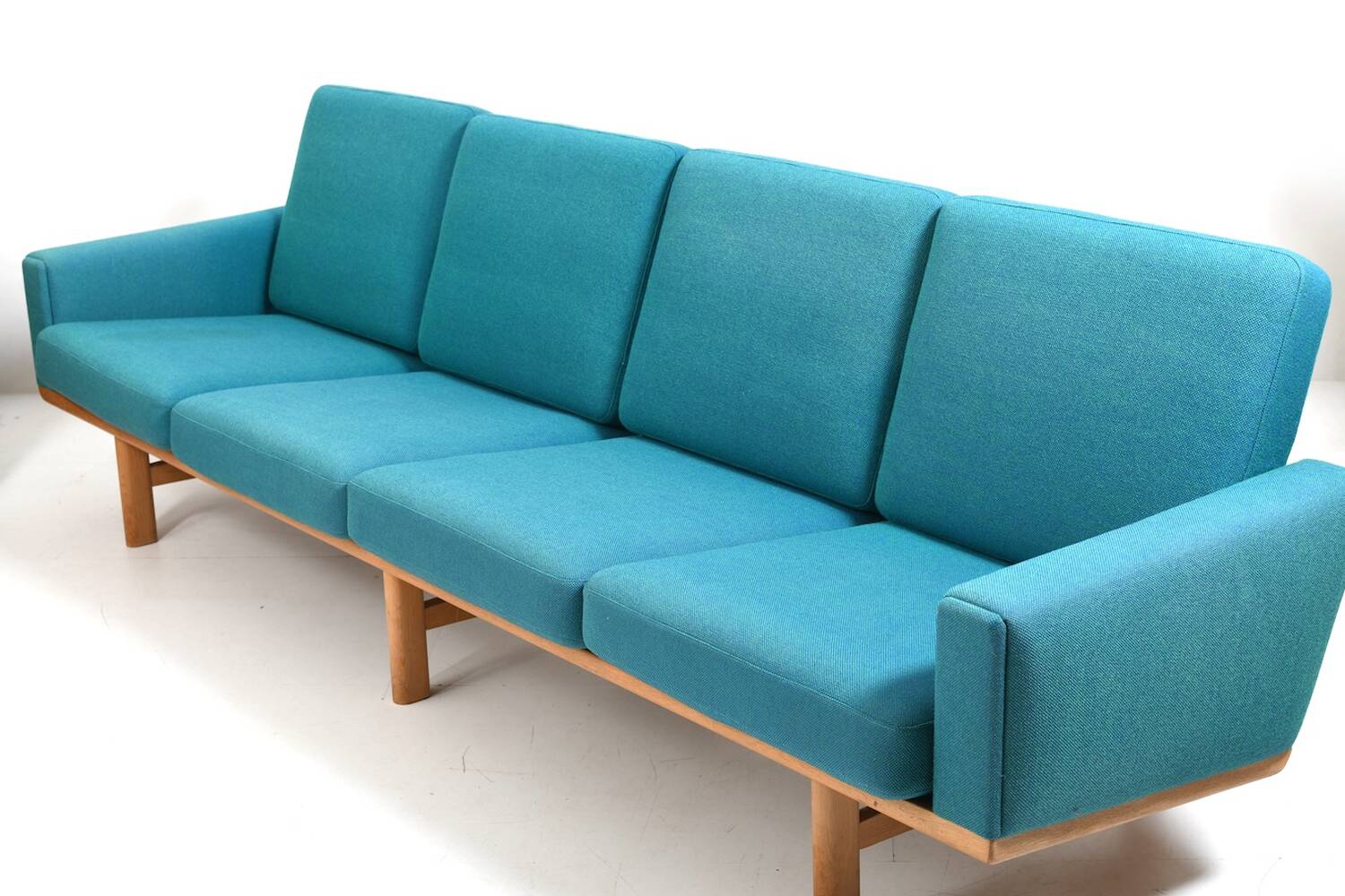 Hans J. wegner GE-236/4 Sofa Getama Denmark 1960s