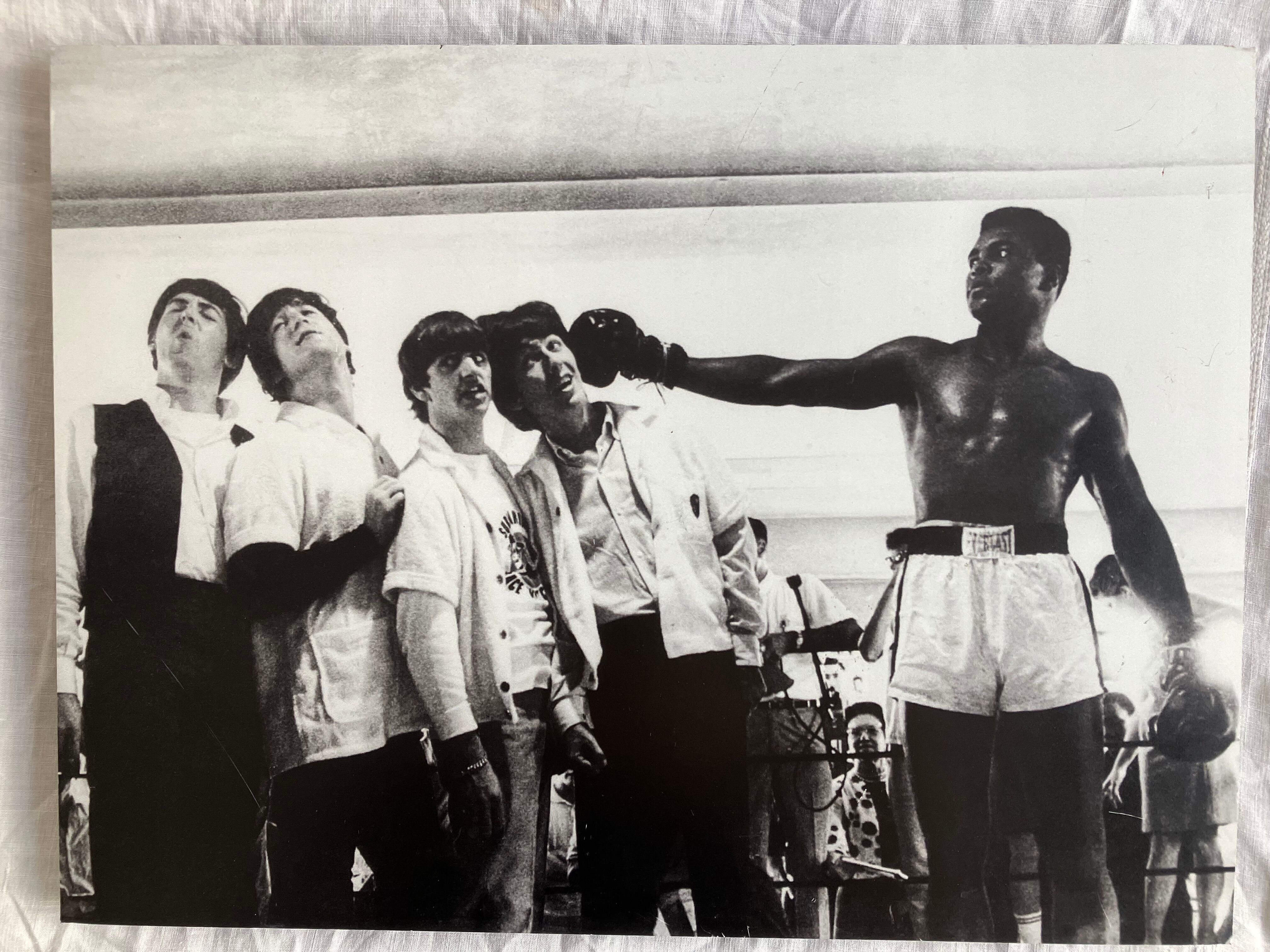 Photo The Beatles and Muhammad Ali in 1964