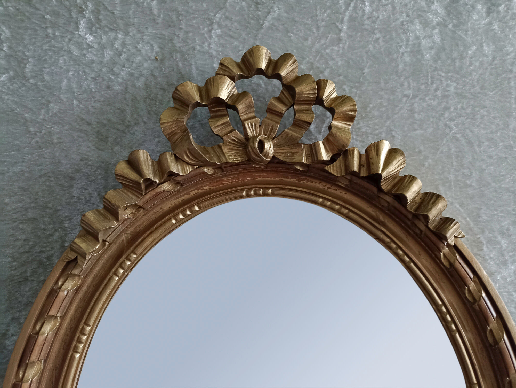 Oval mirror in carved and gilded wood in Louis XVI style