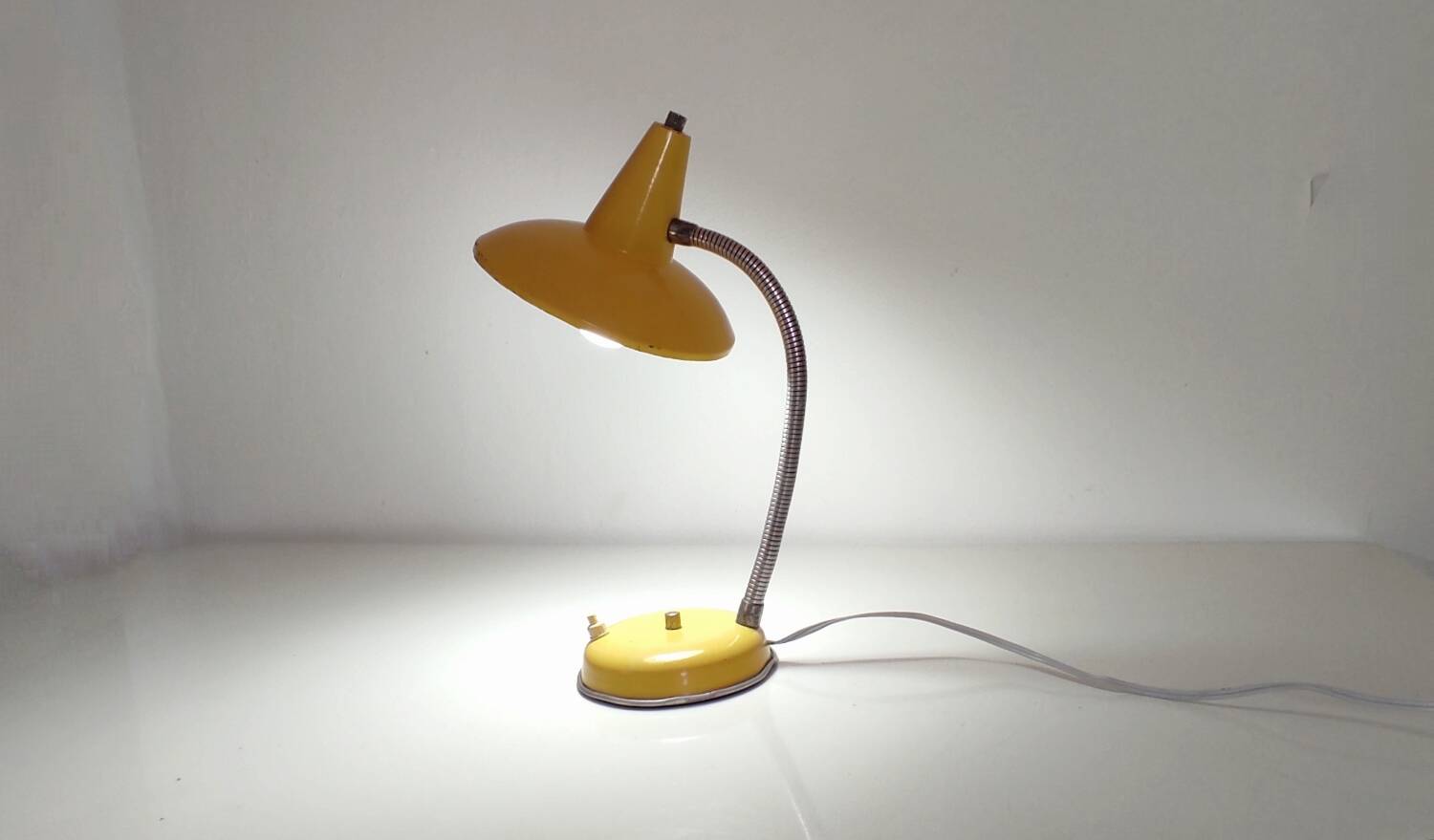 Lampe jaune vintage