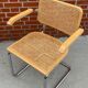 Chaise Cesca modèle Marcel Breuer avec accoudoirs B64