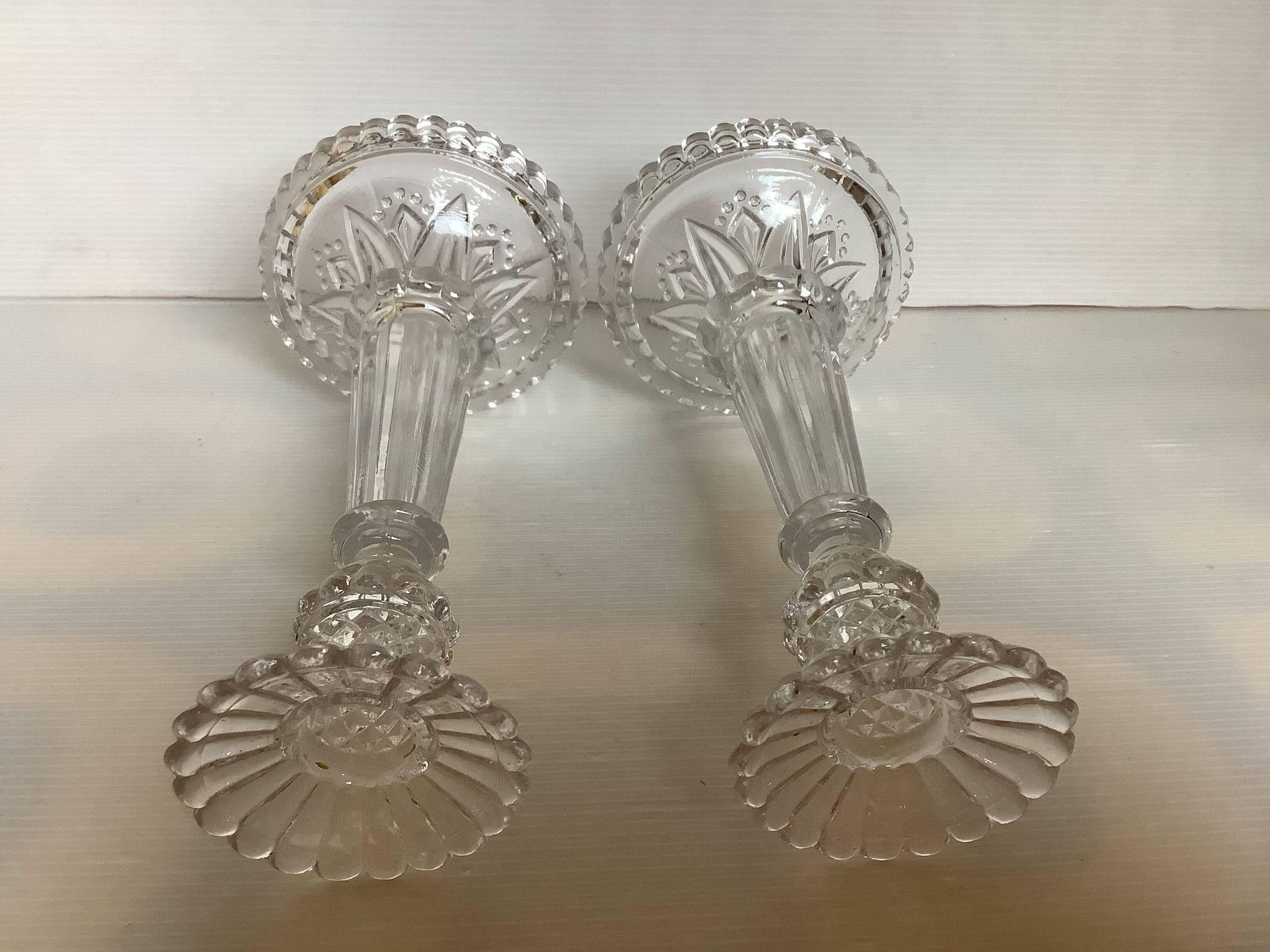 Paire de bougeoirs en cristal Val Saint Lambert décor pointes de diamant