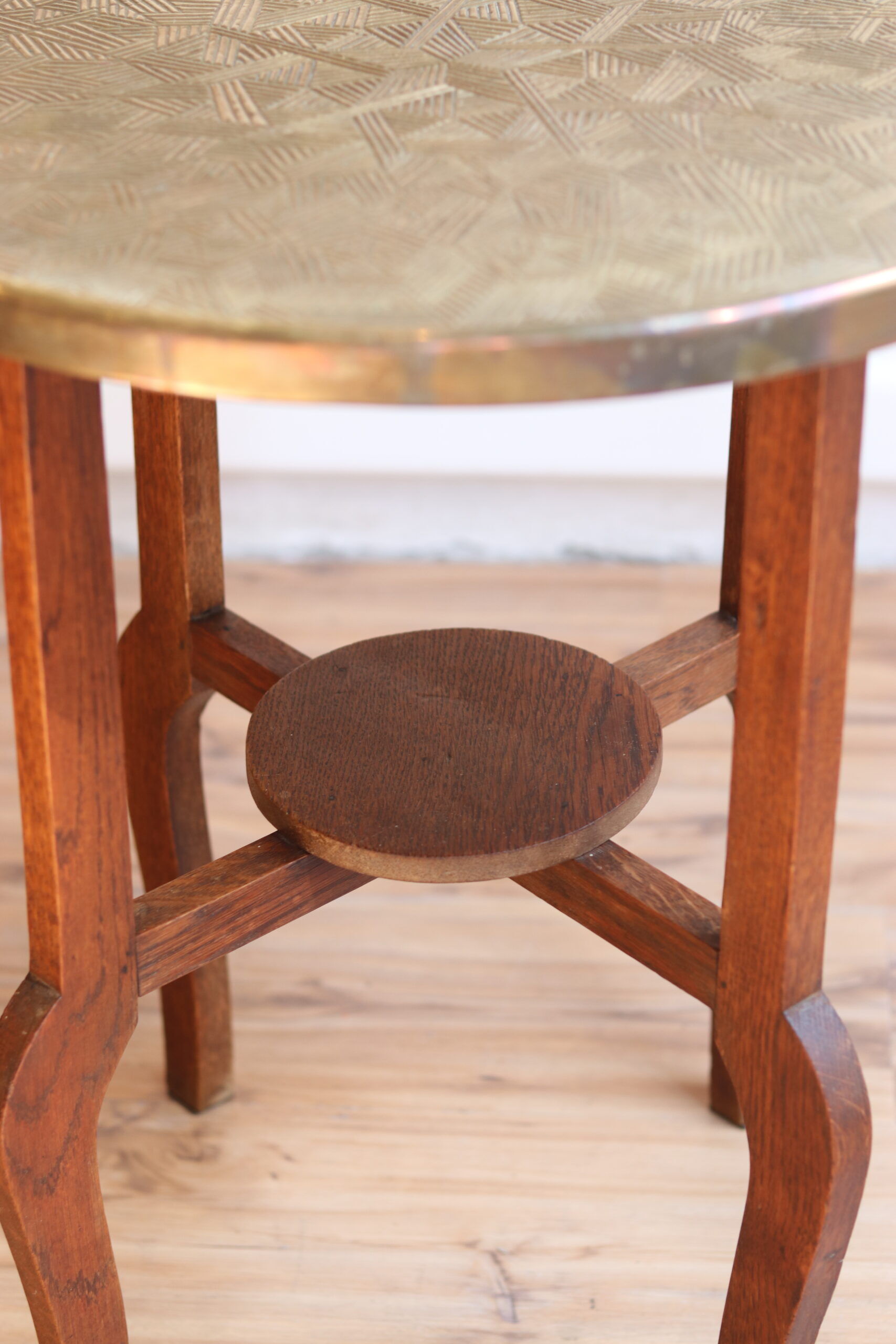 Elegant Art Deco side table from the 1940s.
