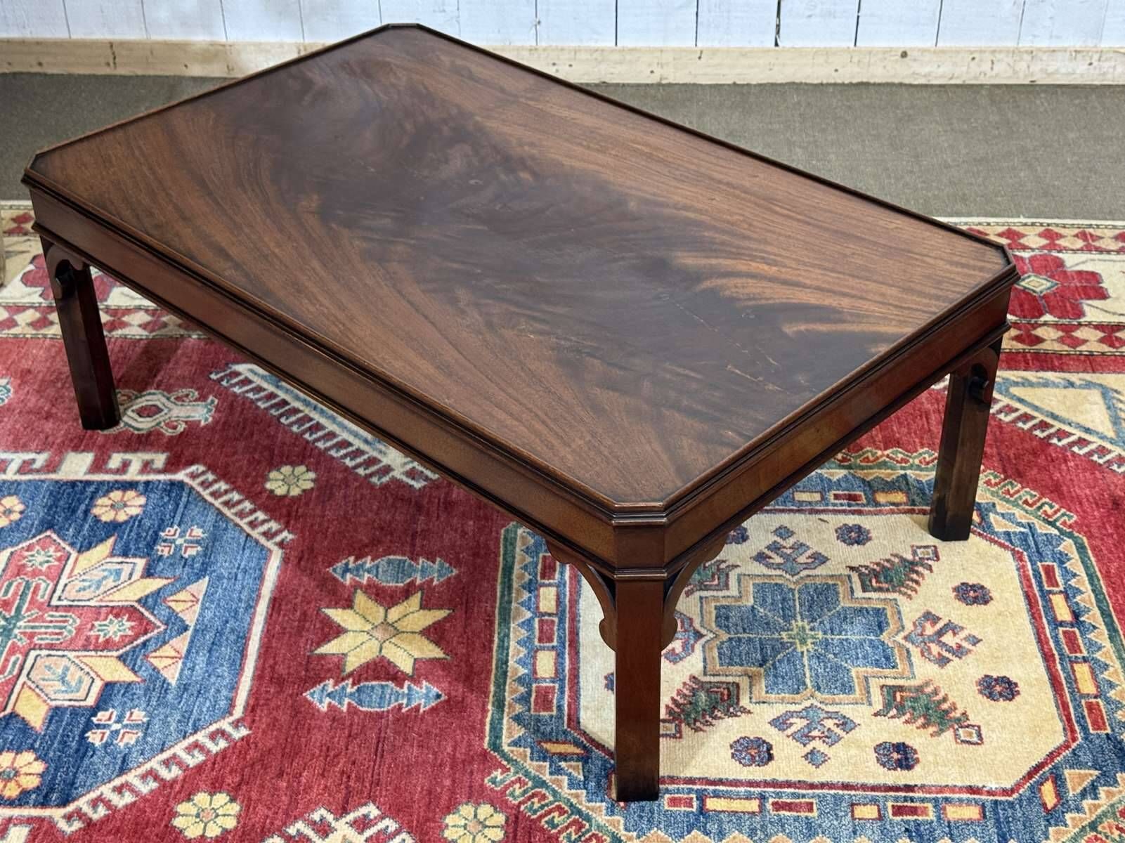 English coffee table in mahogany from the 1950s.