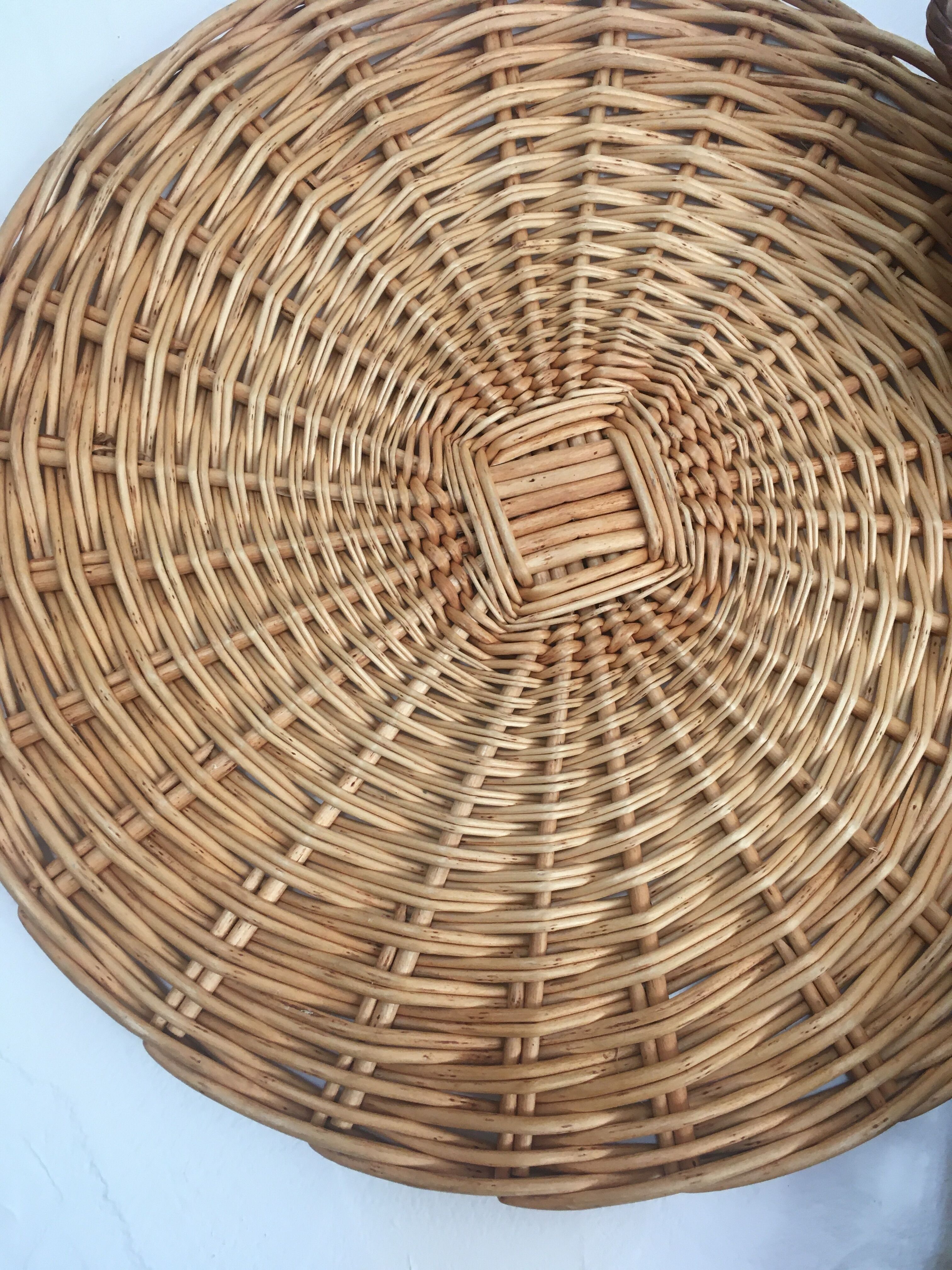 Wall composition of wicker trays