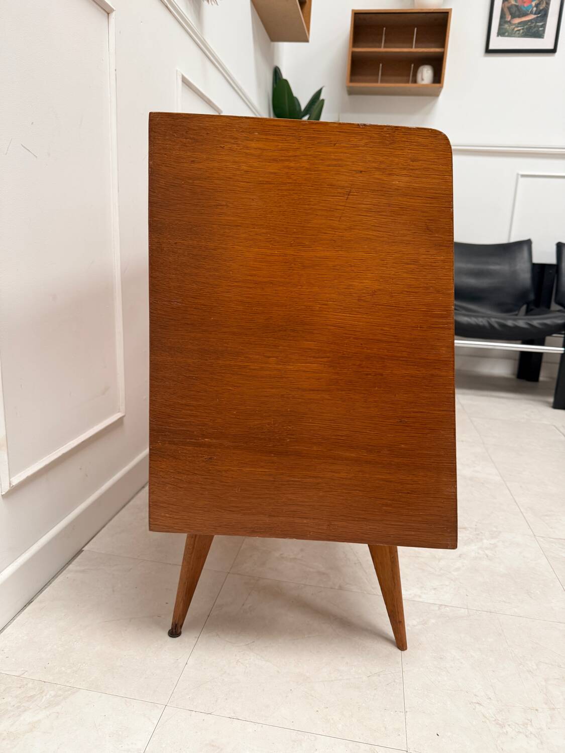 Commode pieds compas