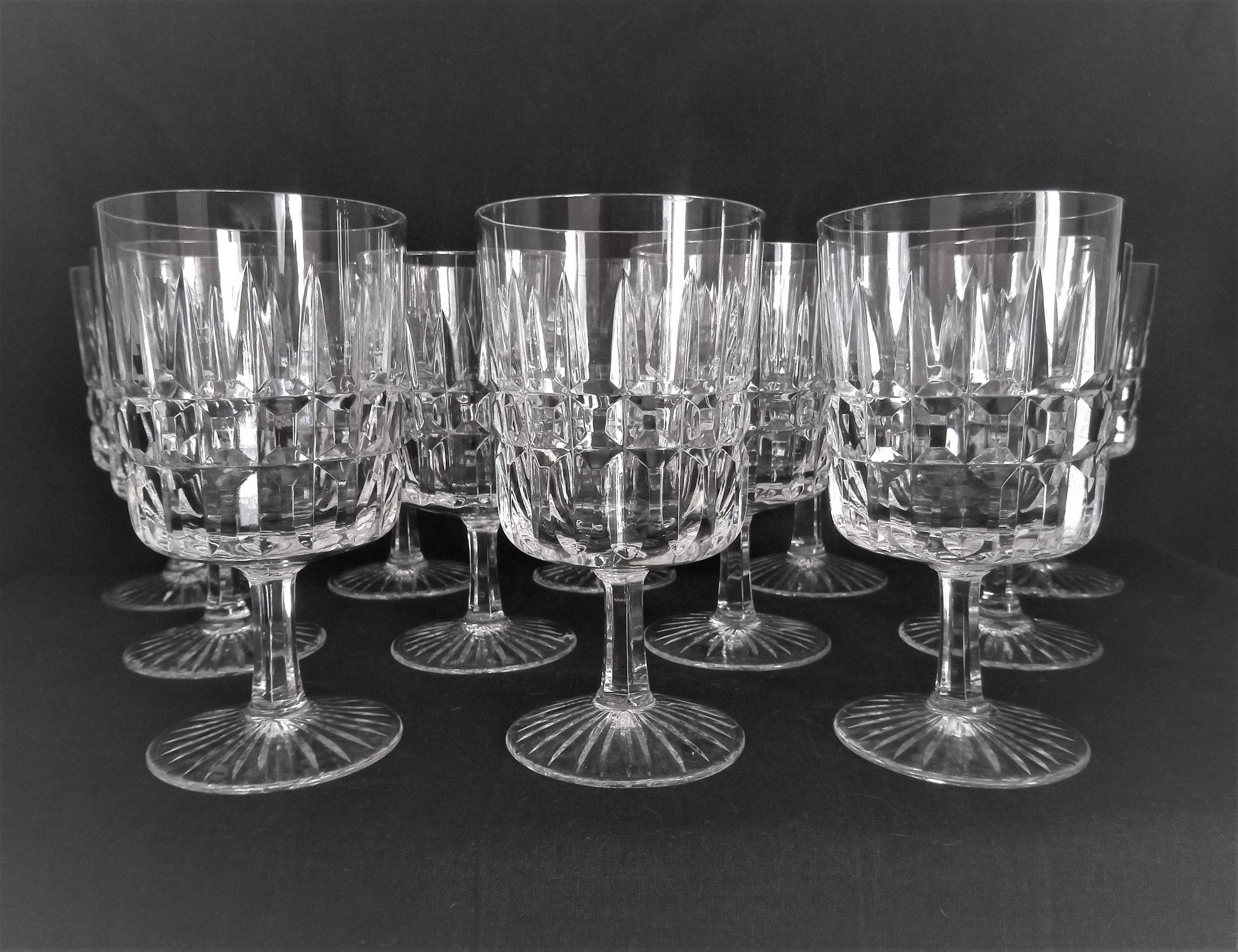 12 Art Deco wine glasses in cut crystal (in the style of Marignane Baccarat)