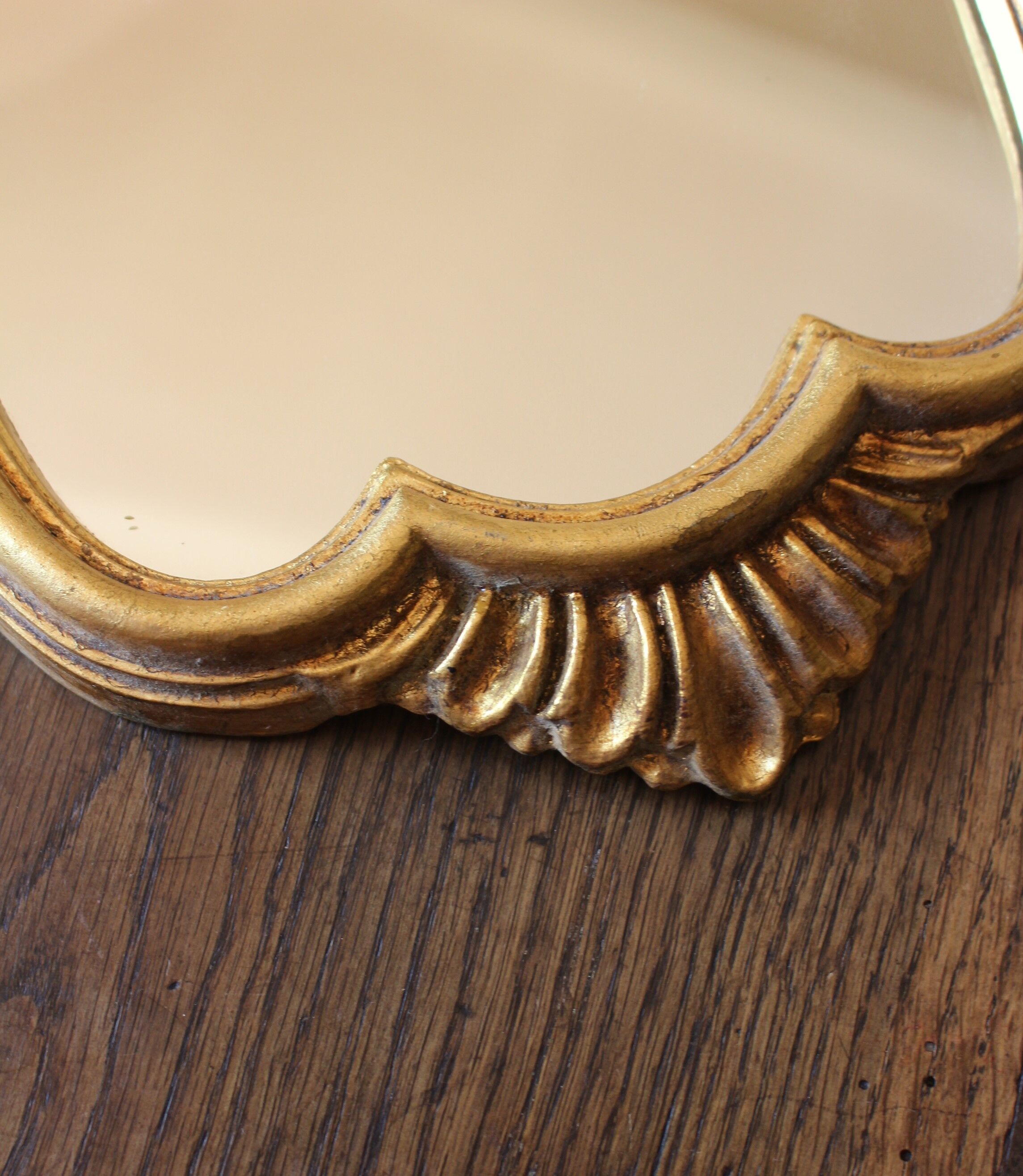 Miroir doré travaillé esprit baroque