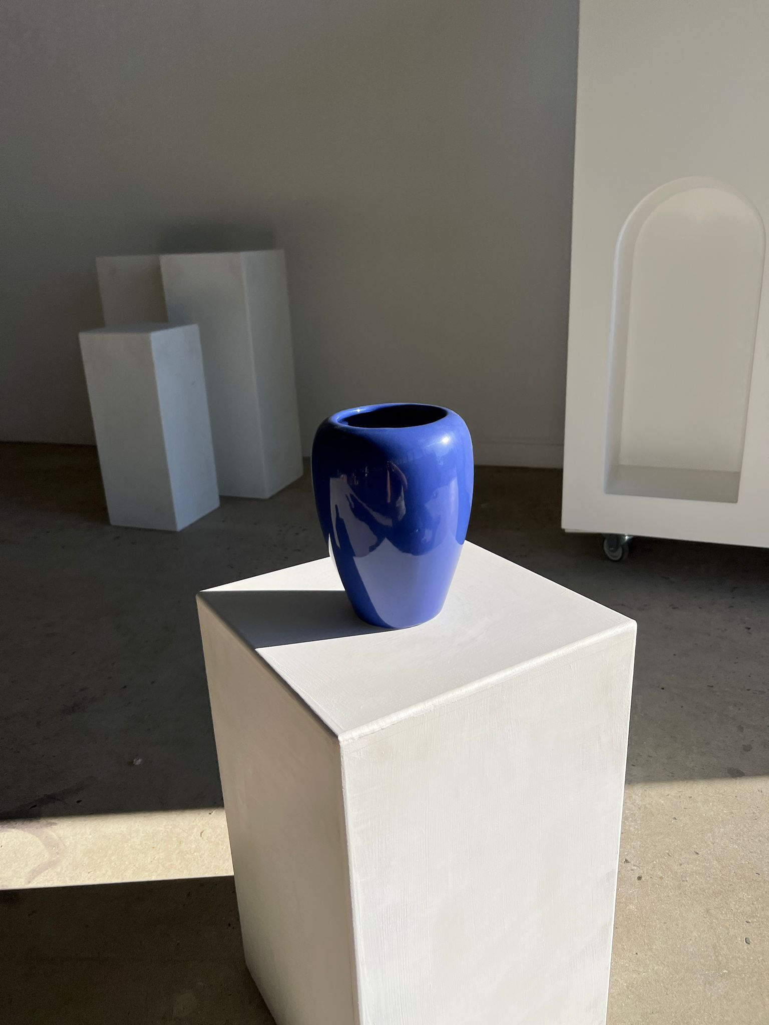 Modern vase oblong dark blue / dark purple H:19cm
